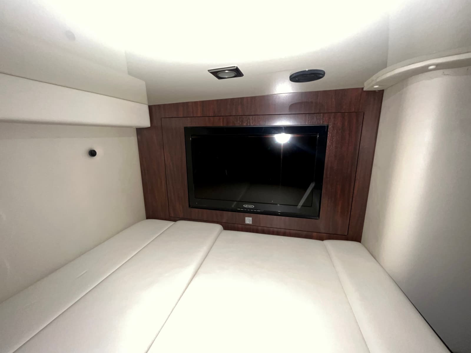 2012 Monterey 320 Sport Yacht - Photo 39