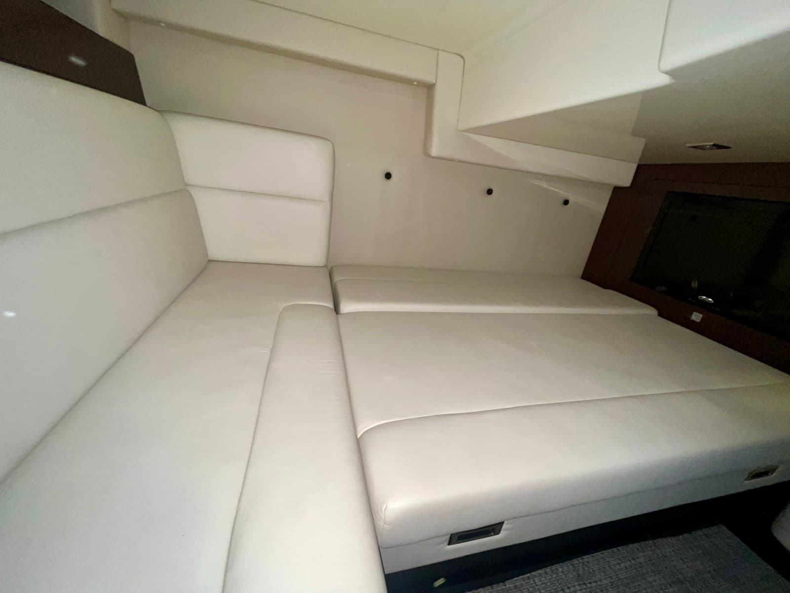 2012 Monterey 320 Sport Yacht - Photo 38