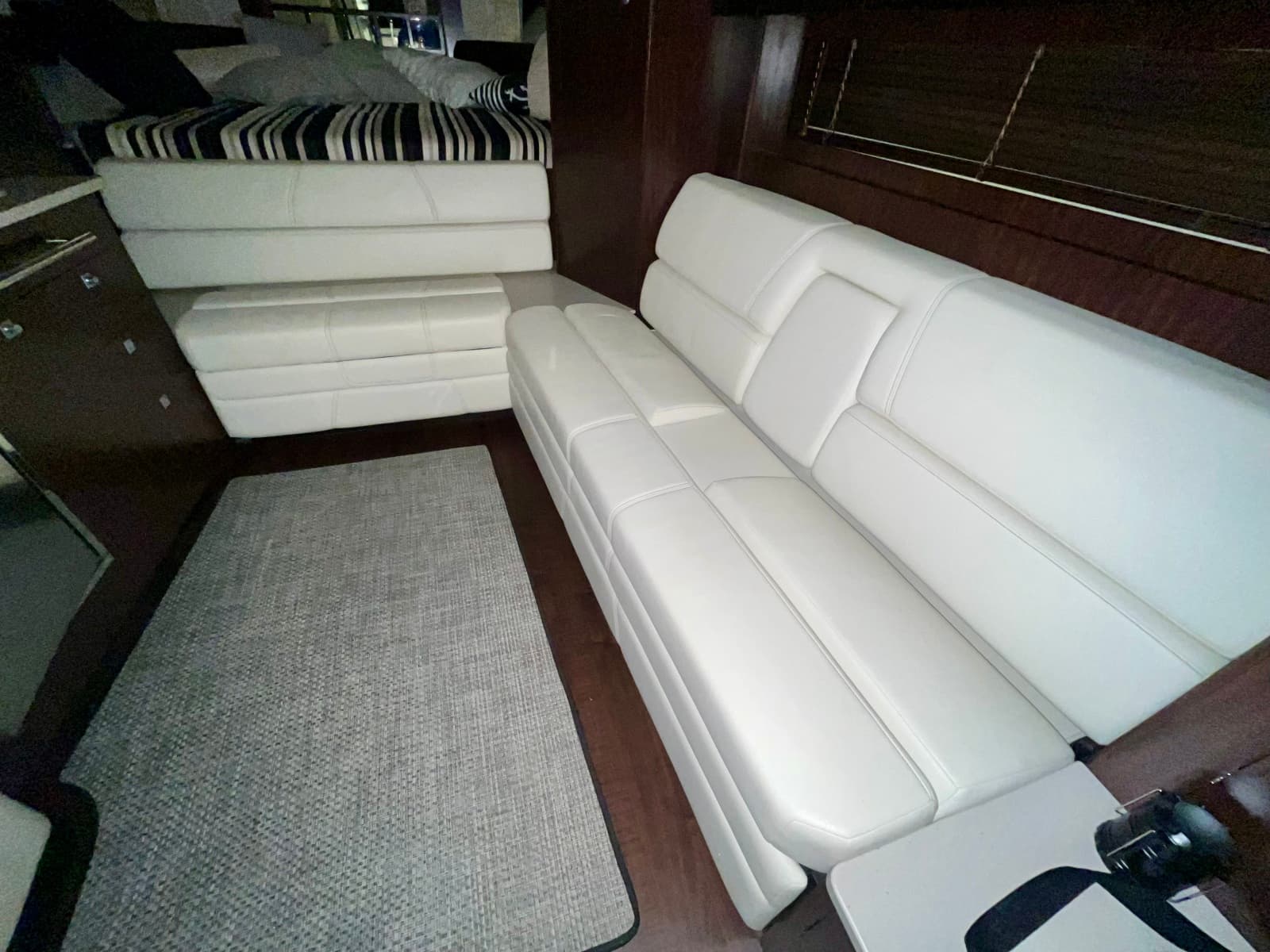 2012 Monterey 320 Sport Yacht - Photo 30