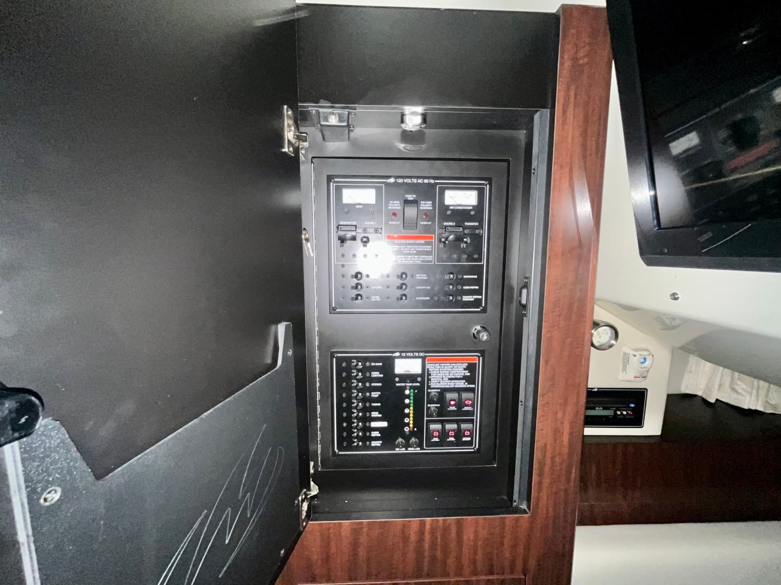 2012 Monterey 320 Sport Yacht - Photo 45