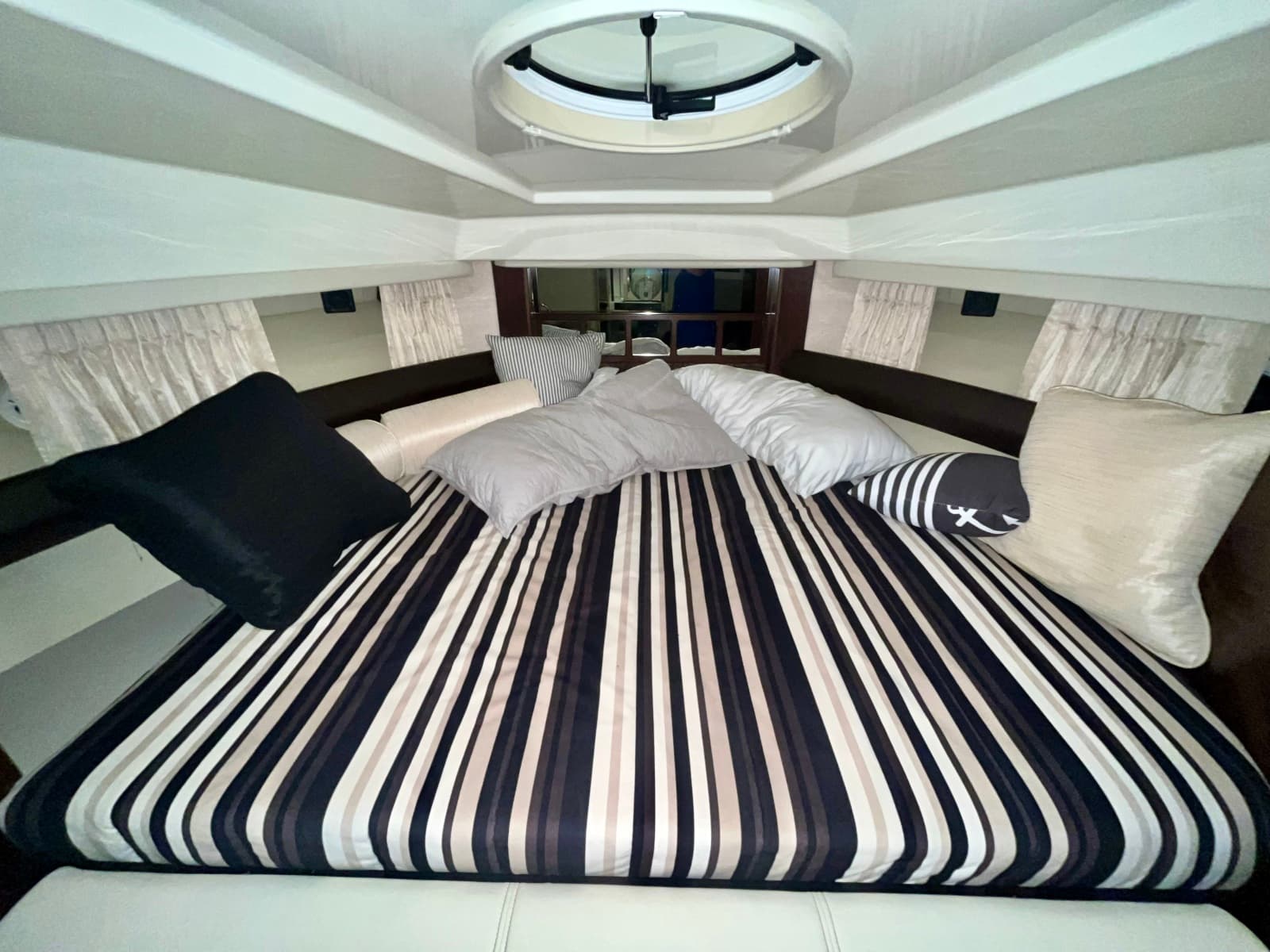 2012 Monterey 320 Sport Yacht - Photo 41