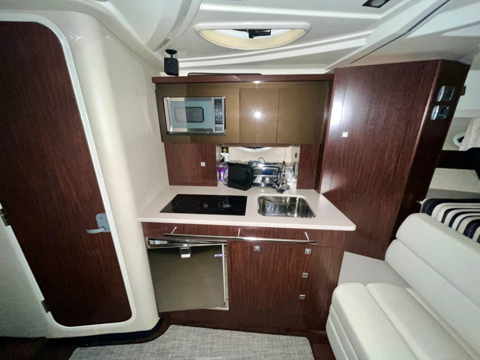 2012 Monterey 320 Sport Yacht - Photo 34