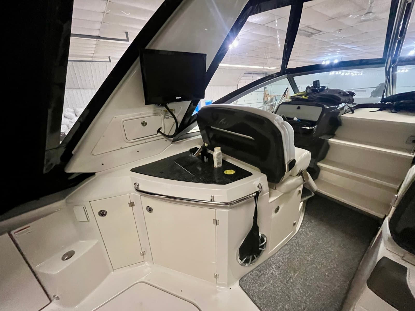 2012 Monterey 320 Sport Yacht - Photo 14
