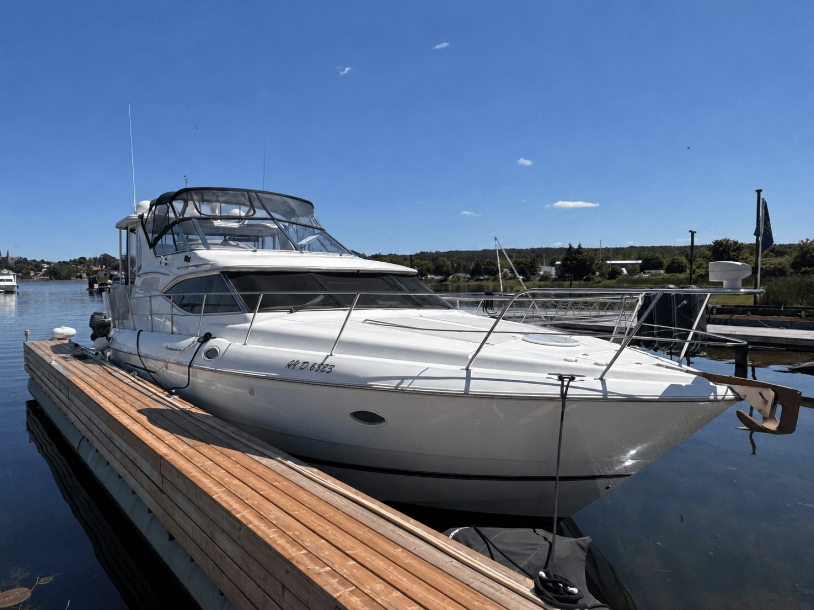 2002 Cruisers Yachts 4450 Express Motor Yacht - Photo 3