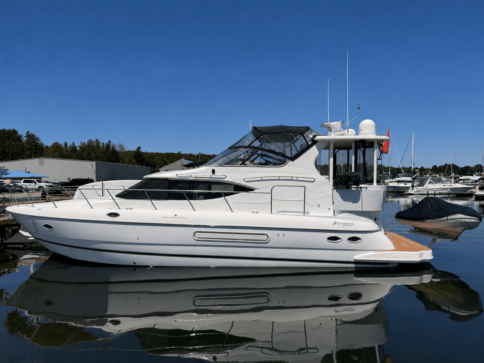 2002 Cruisers Yachts 4450 Express Motor Yacht - Photo 2