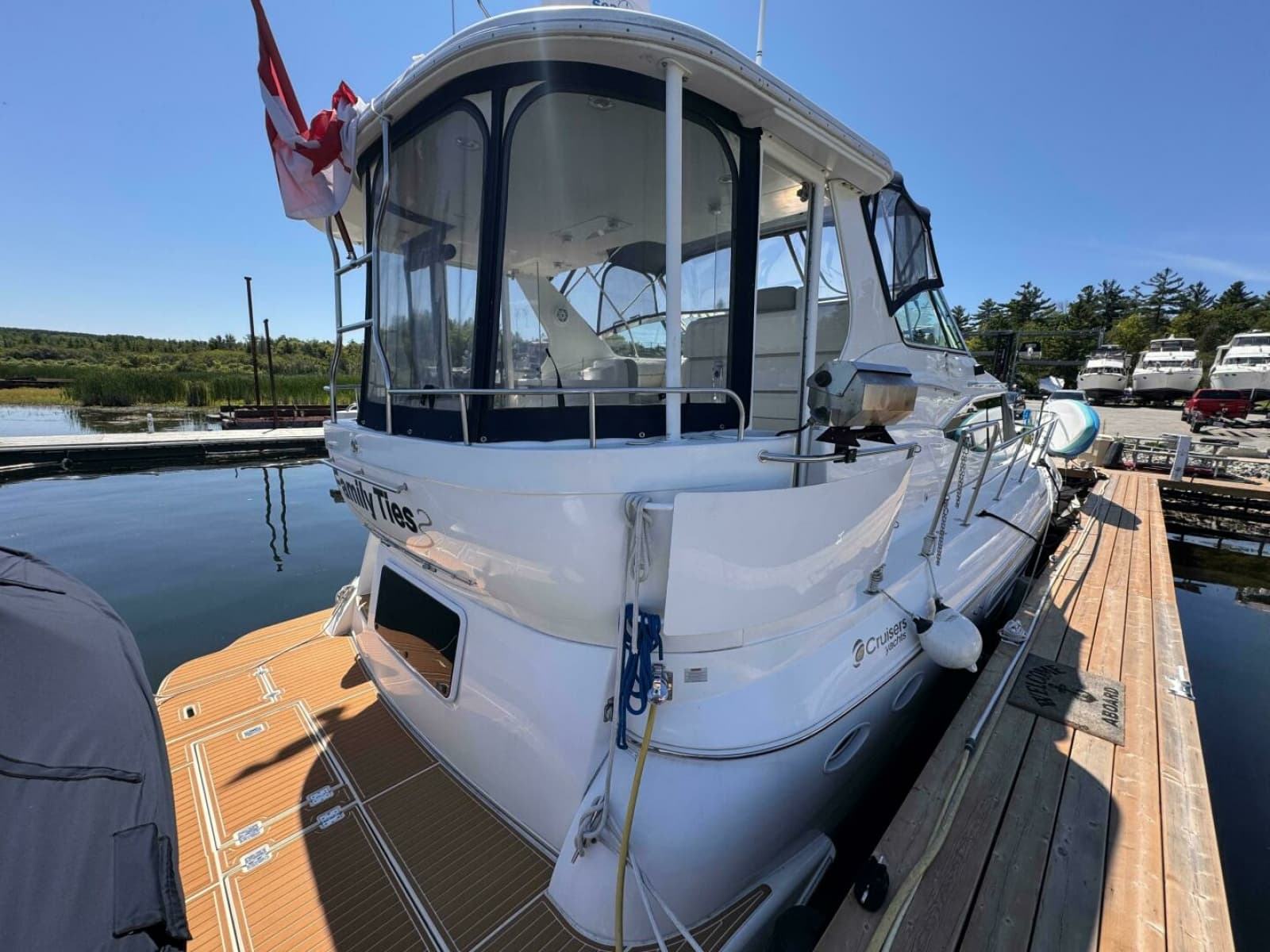 2002 Cruisers Yachts 4450 Express Motor Yacht - Photo 4
