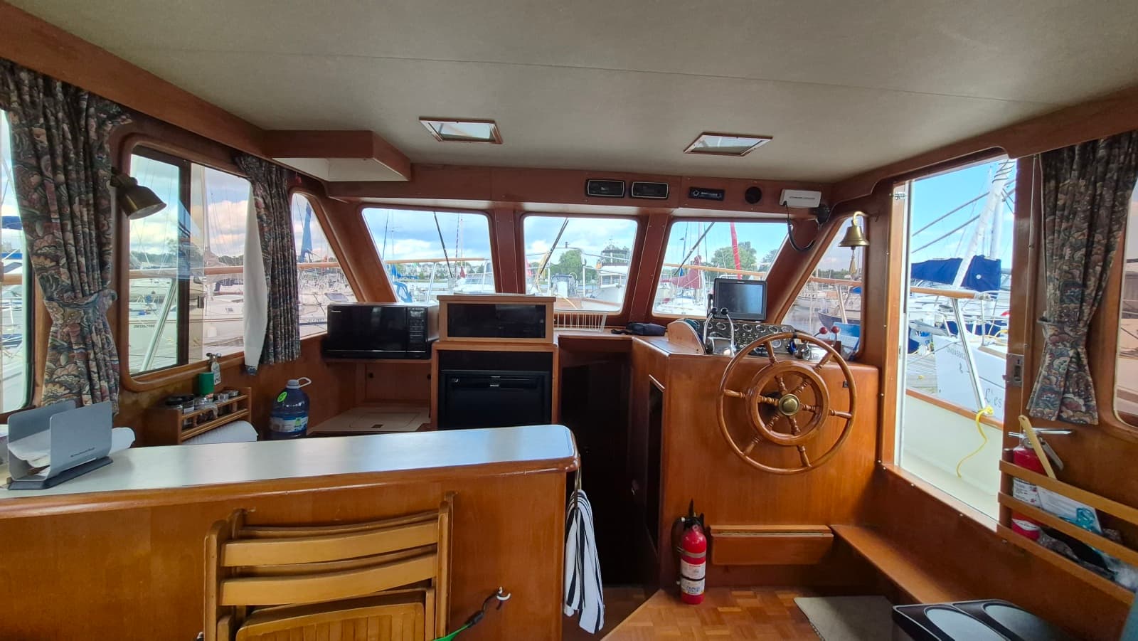 1985 Ocean Alexander 38 Double Cabin - Photo 10