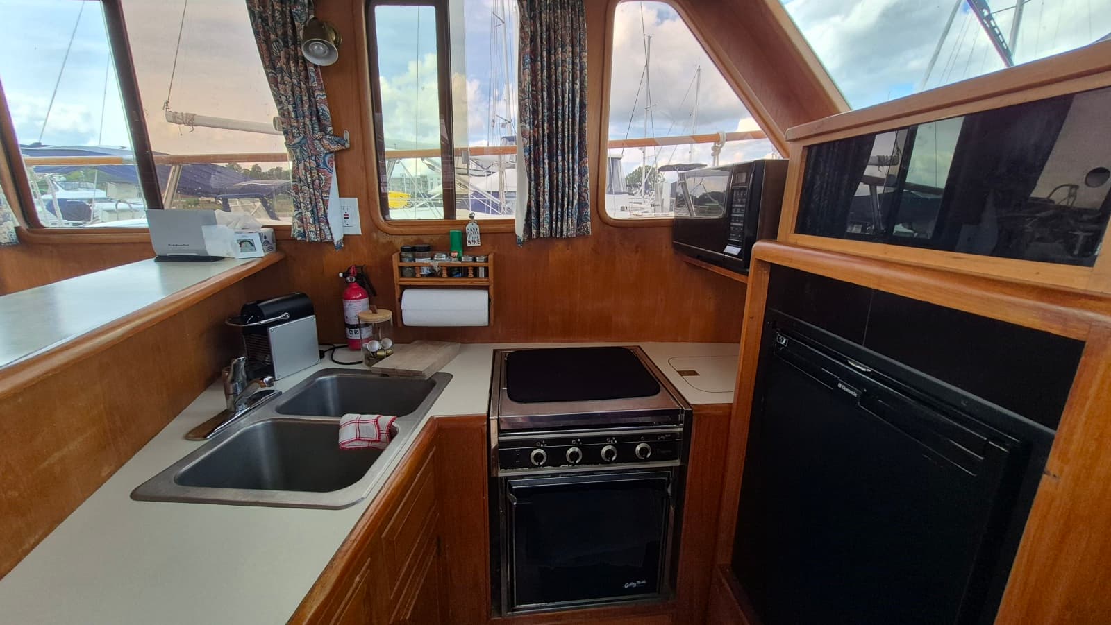 1985 Ocean Alexander 38 Double Cabin - Photo 13