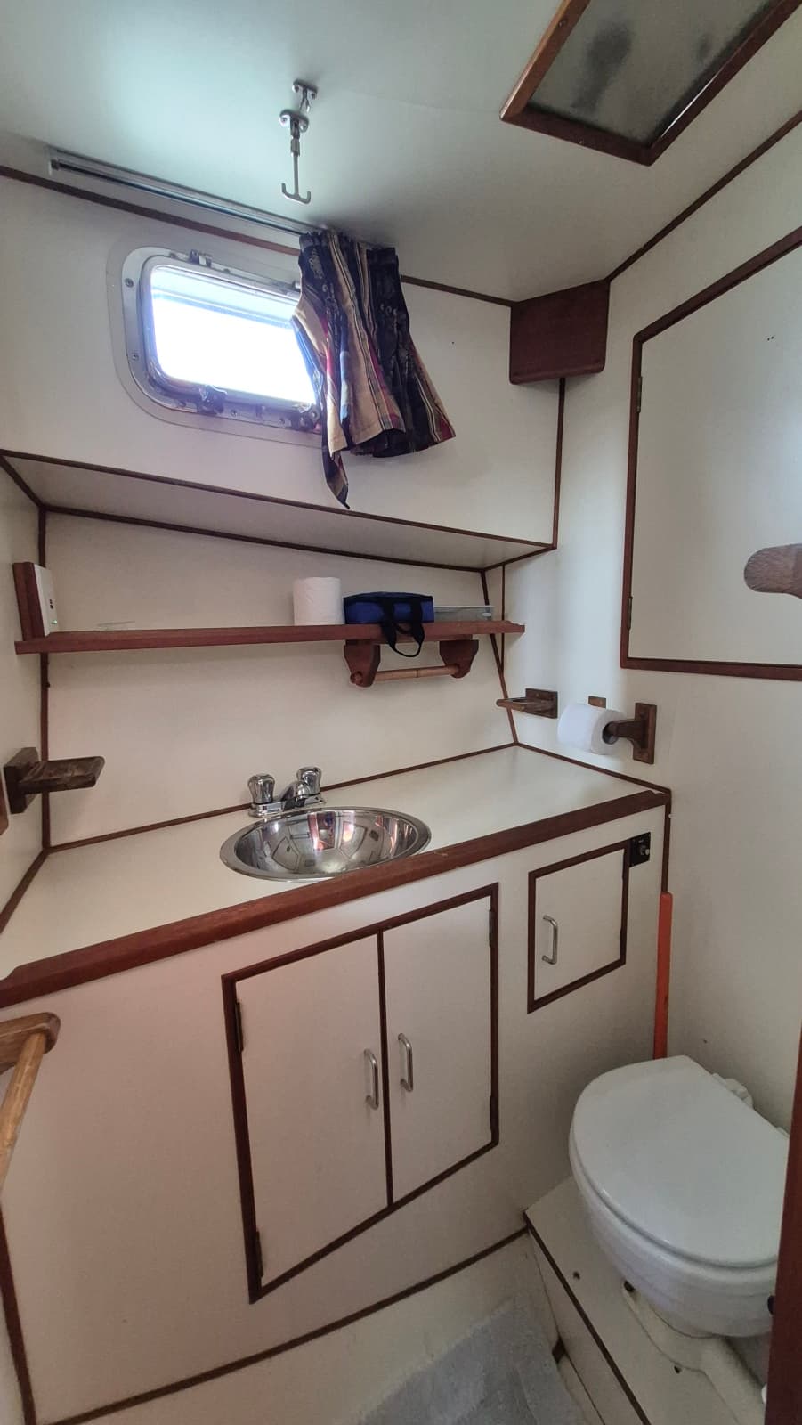 1985 Ocean Alexander 38 Double Cabin - Photo 15