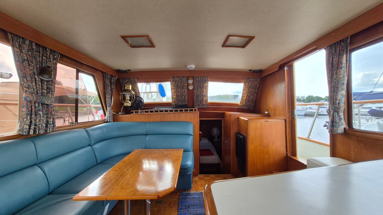 1985 Ocean Alexander 38 Double Cabin - Photo 18