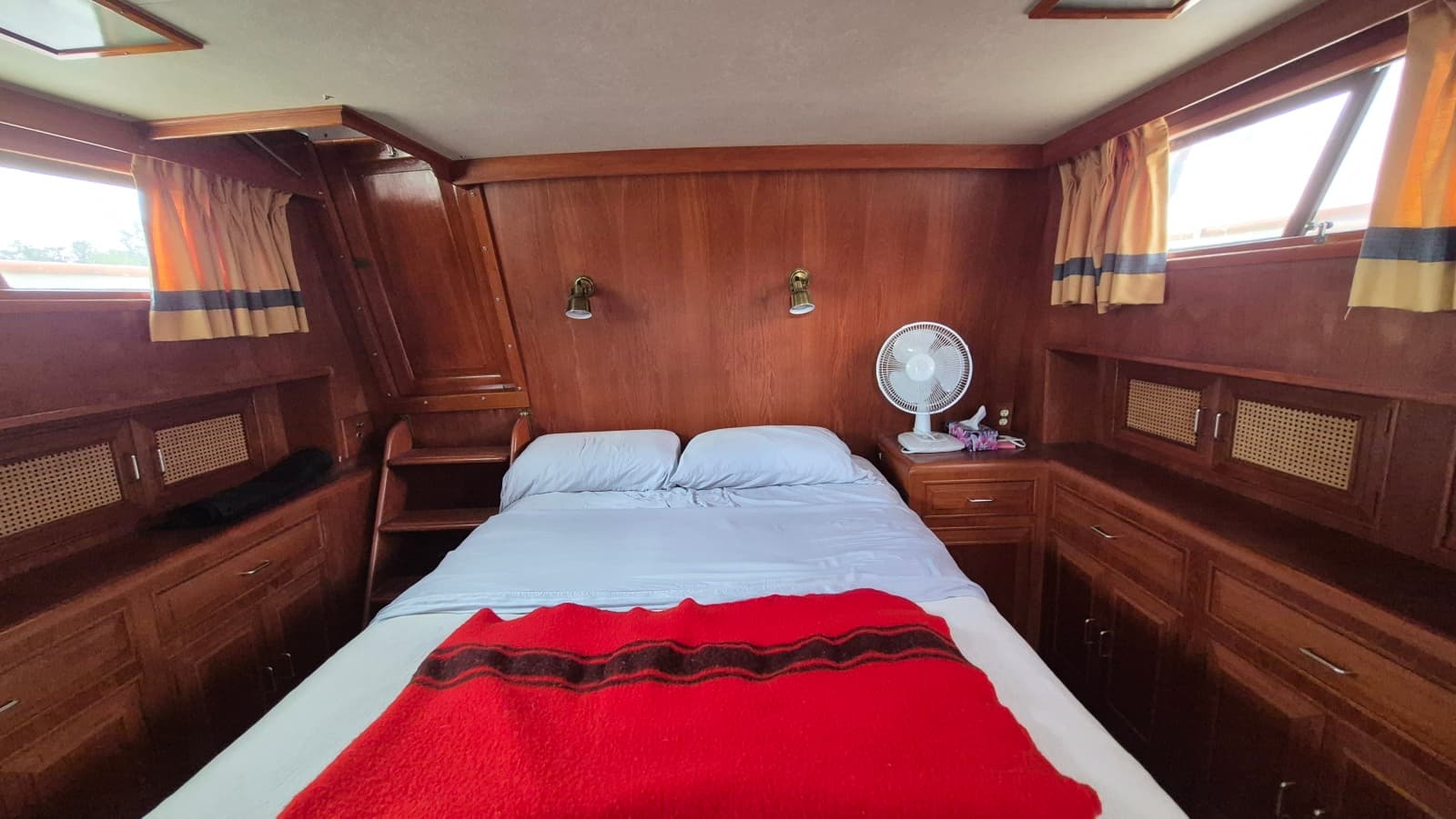 1985 Ocean Alexander 38 Double Cabin - Photo 23