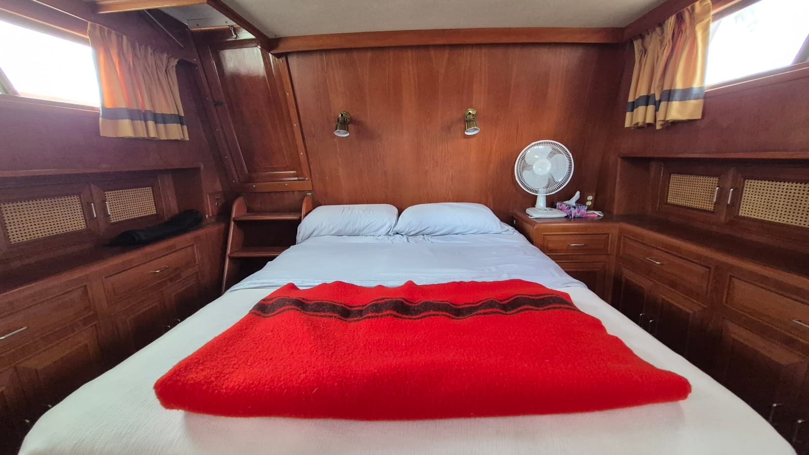1985 Ocean Alexander 38 Double Cabin - Photo 24