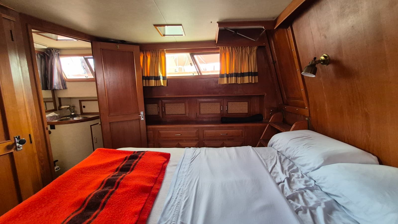 1985 Ocean Alexander 38 Double Cabin - Photo 25