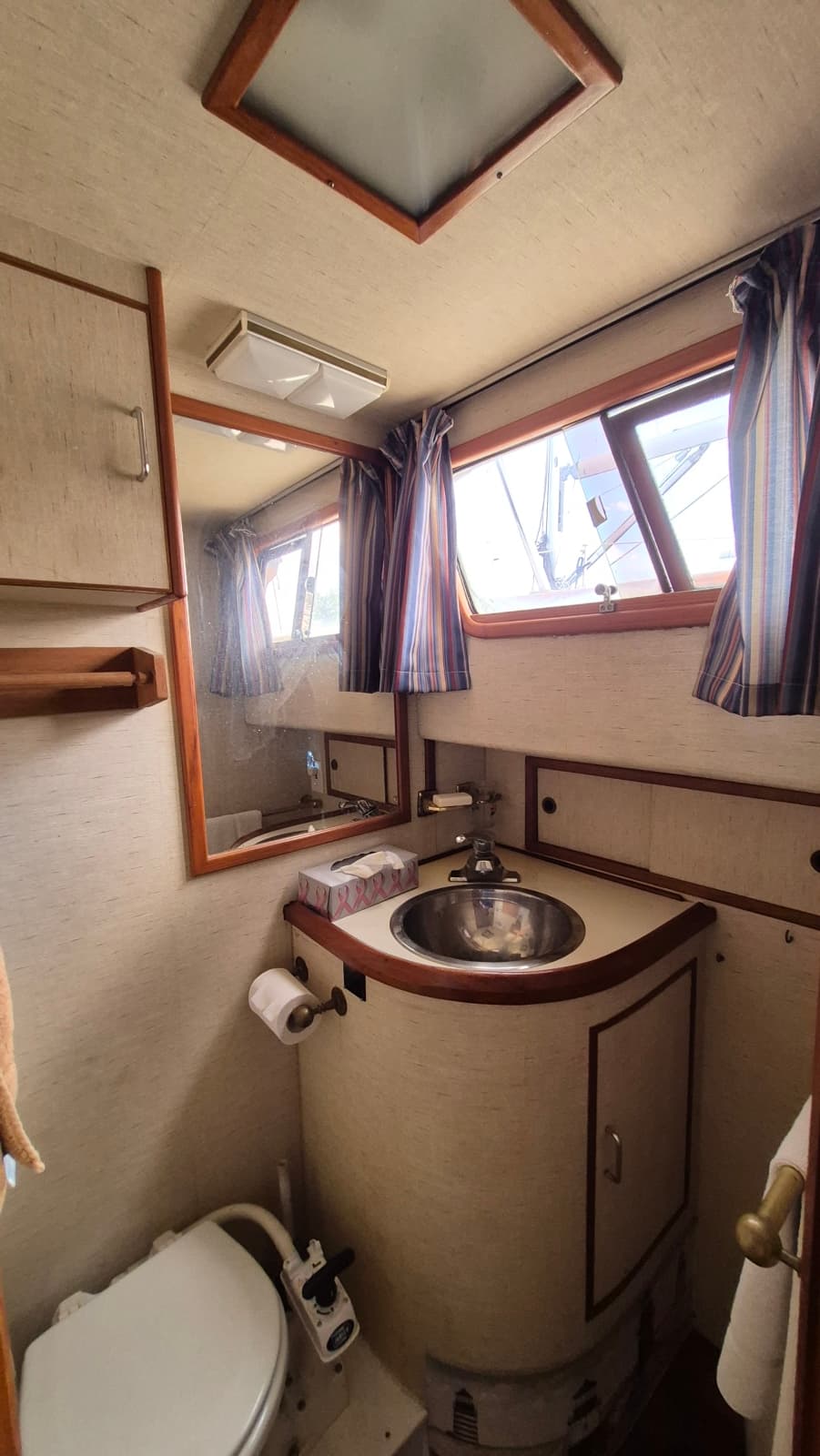 1985 Ocean Alexander 38 Double Cabin - Photo 27