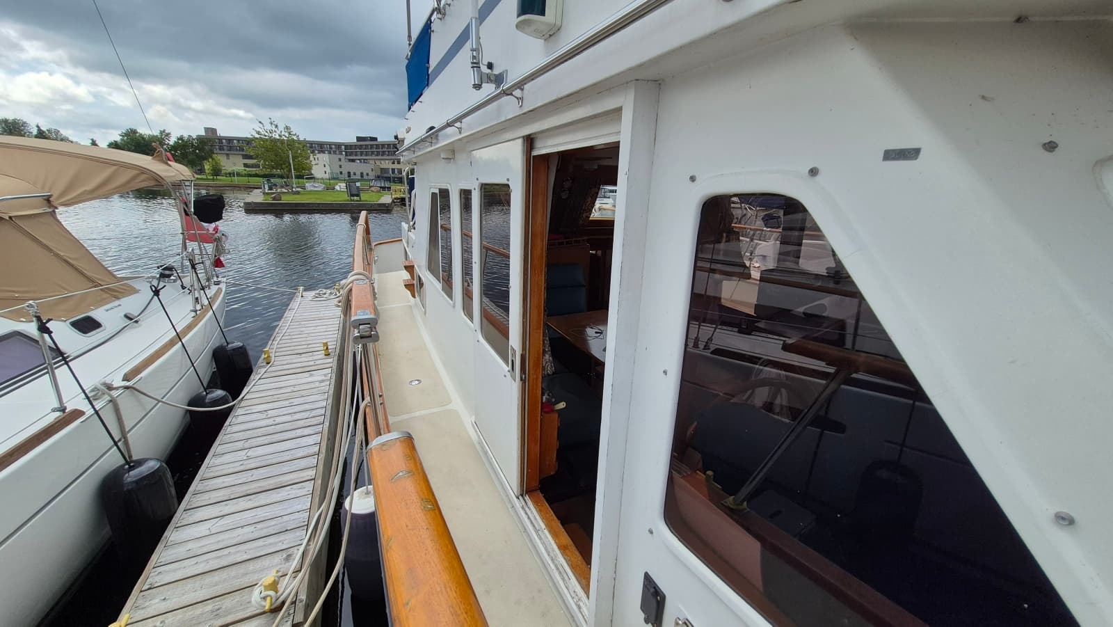 1985 Ocean Alexander 38 Double Cabin - Photo 5