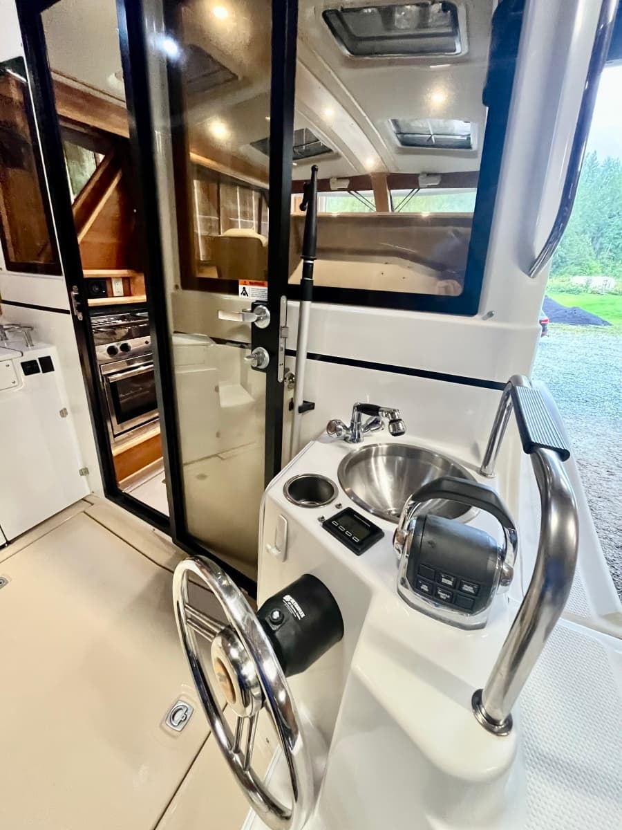 2017 Cutwater C-28 - Photo 12