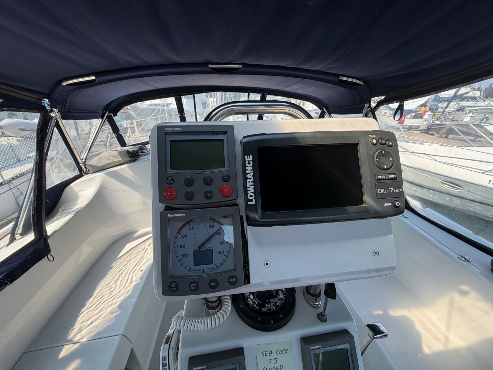 2003 Catalina 350 - Photo 15