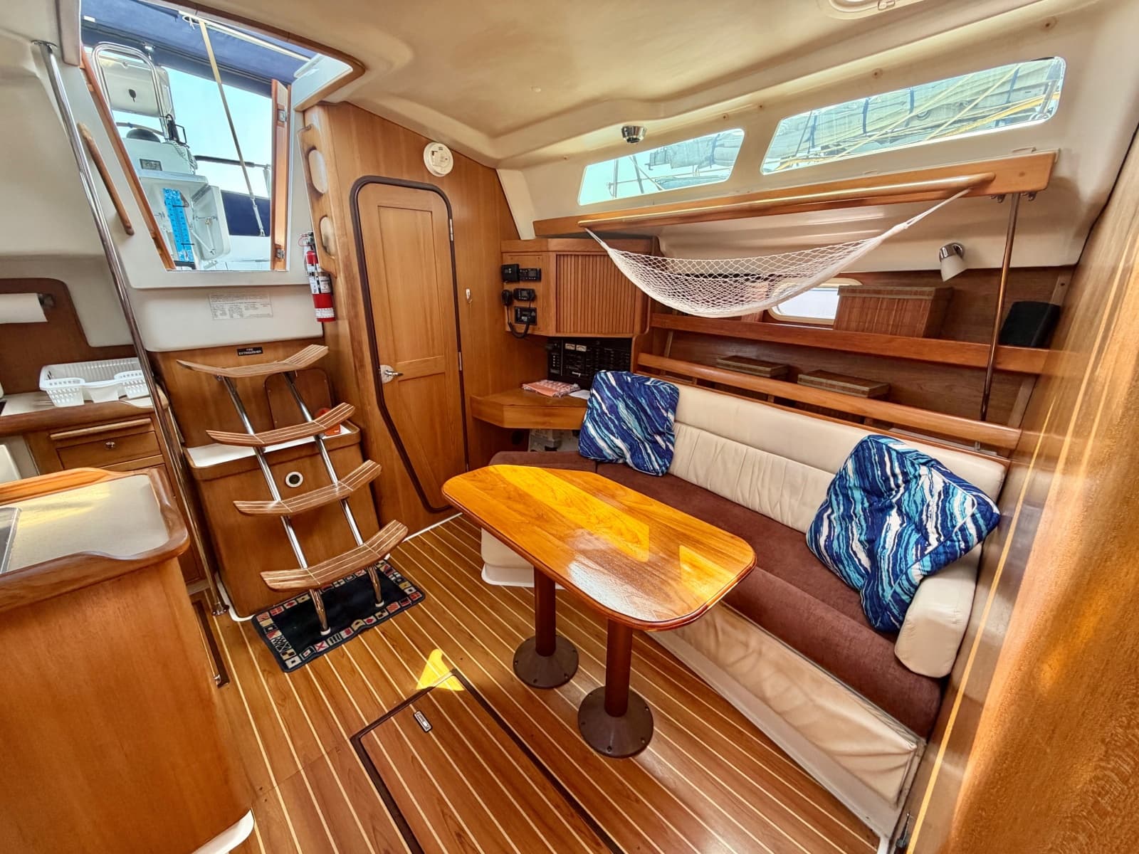 2003 Catalina 350 - Photo 21