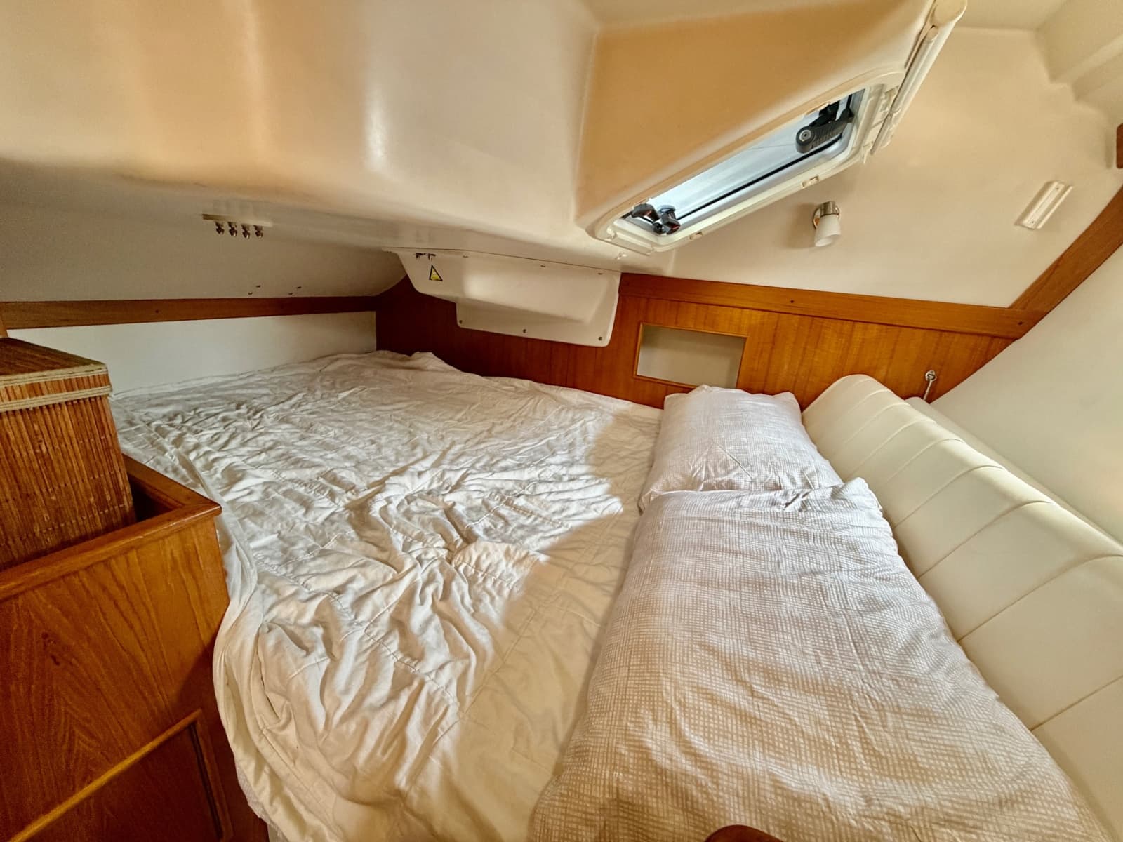 2003 Catalina 350 - Photo 33