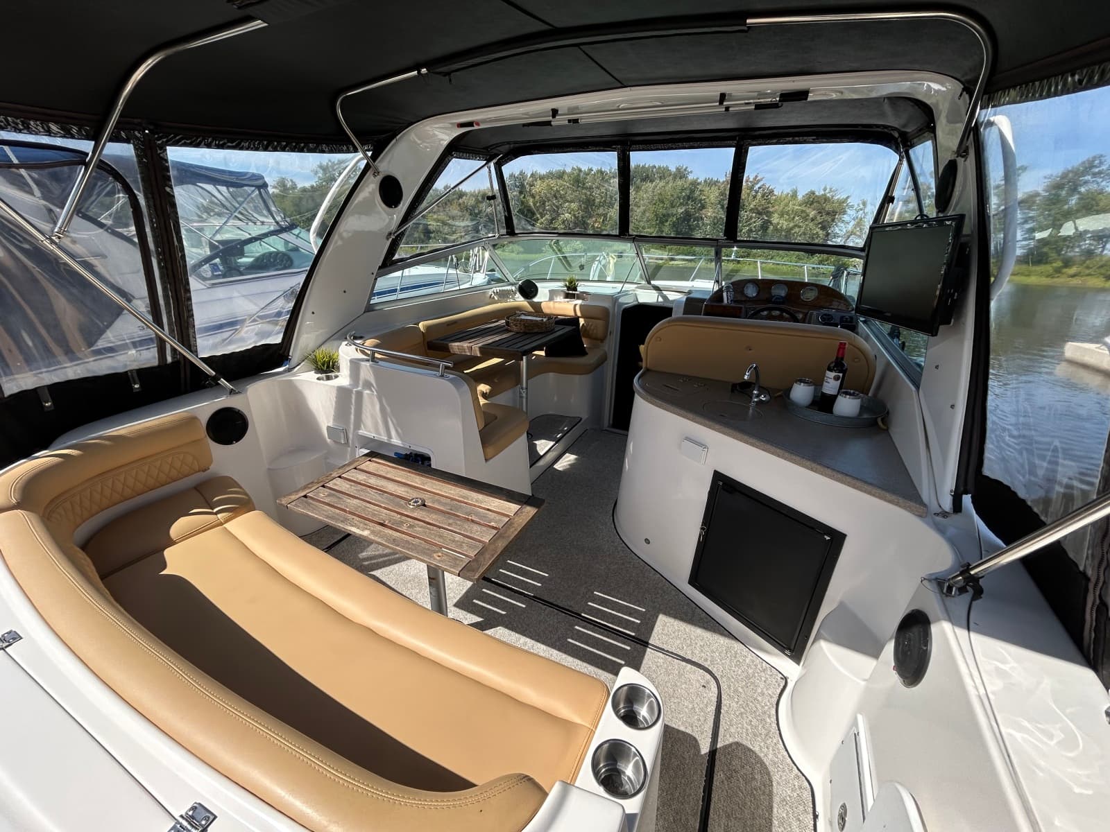 2006 Rinker 320 - Photo 8