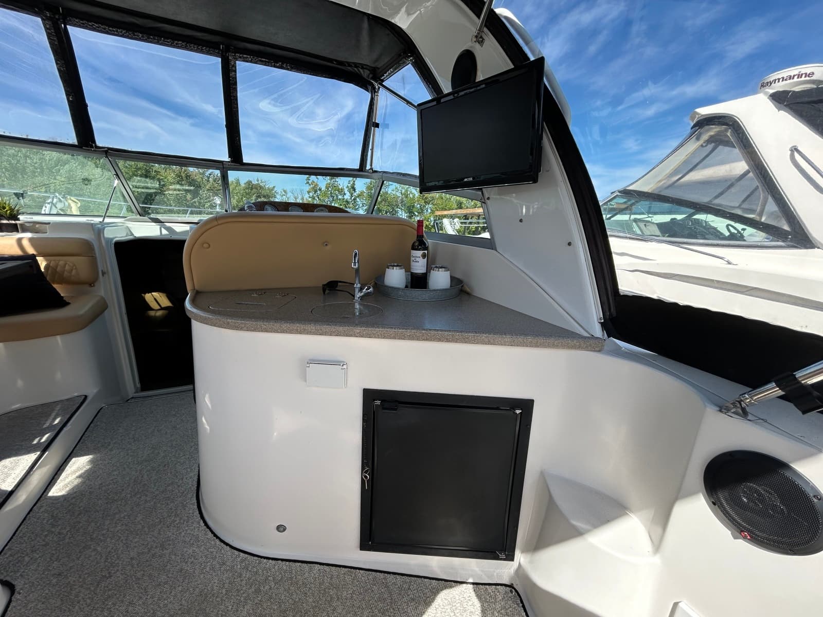 2006 Rinker 320 - Photo 9