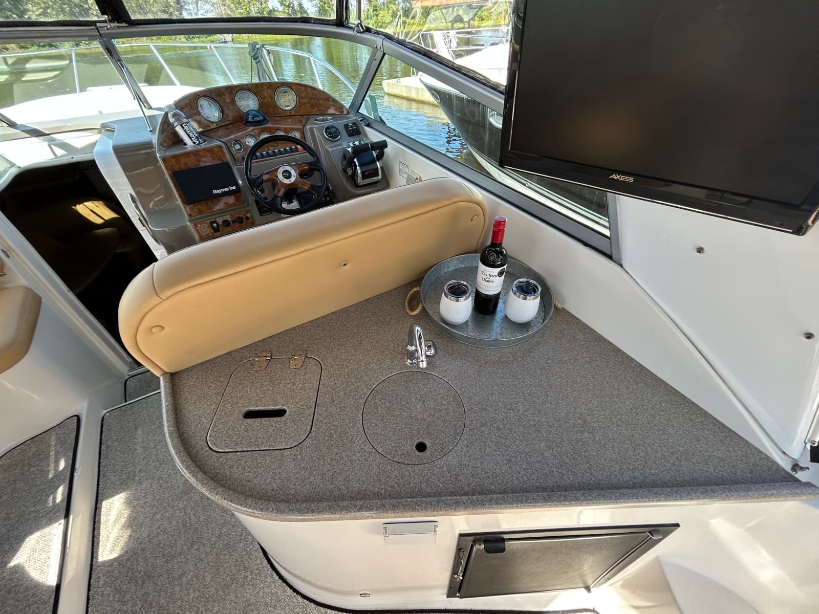 2006 Rinker 320 - Photo 10
