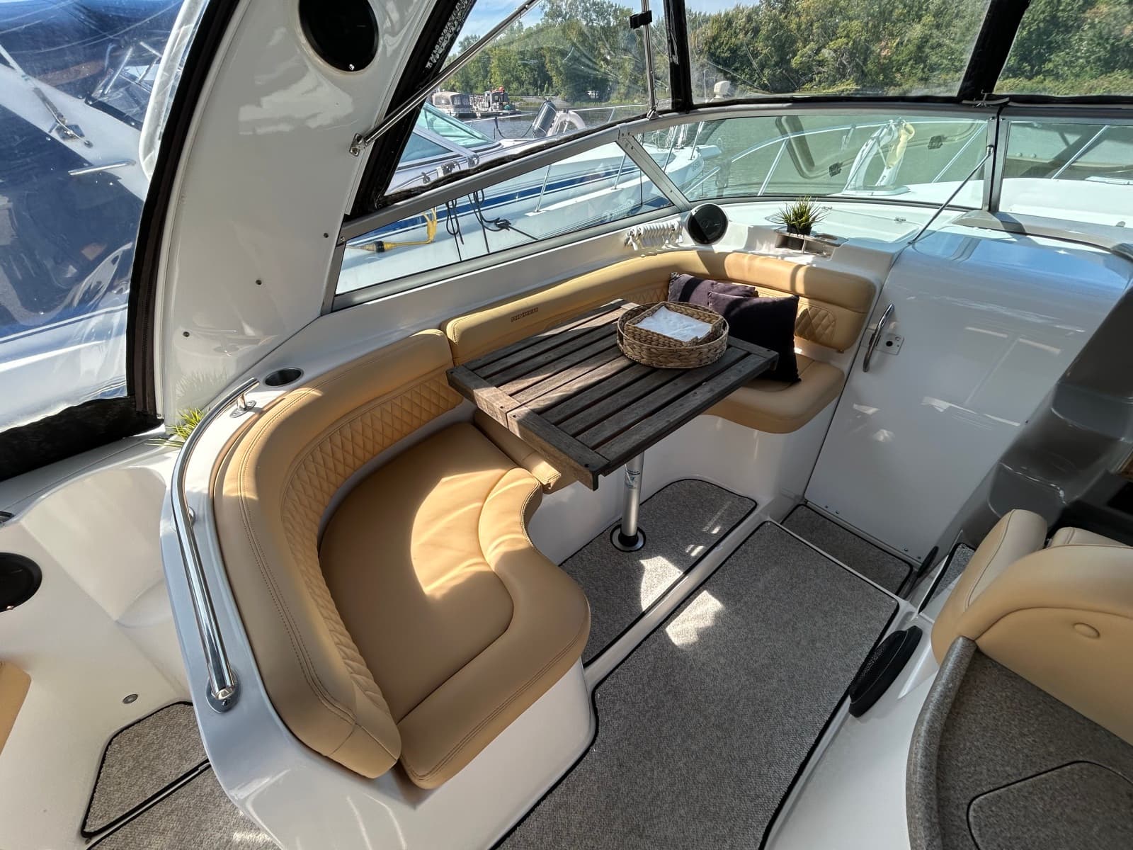 2006 Rinker 320 - Photo 12
