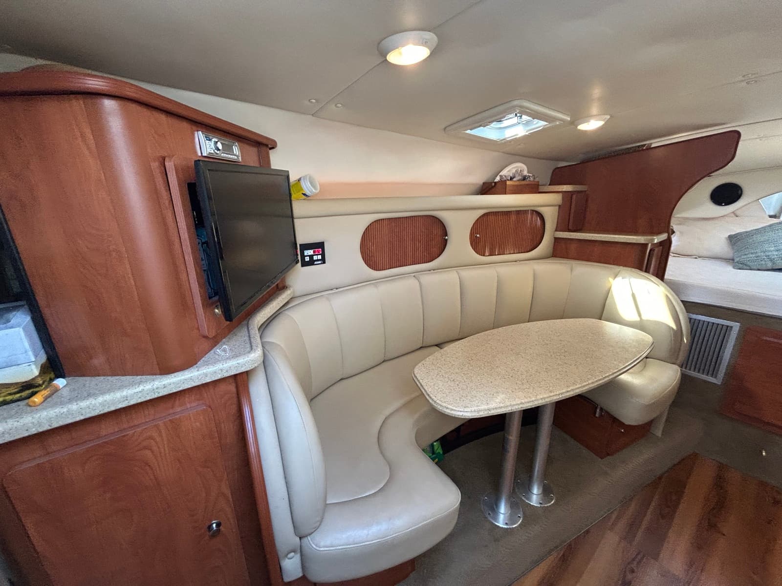 2006 Rinker 320 - Photo 18