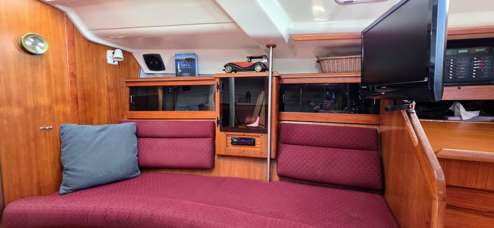 1988 Hunter 37 Legend - Photo 12