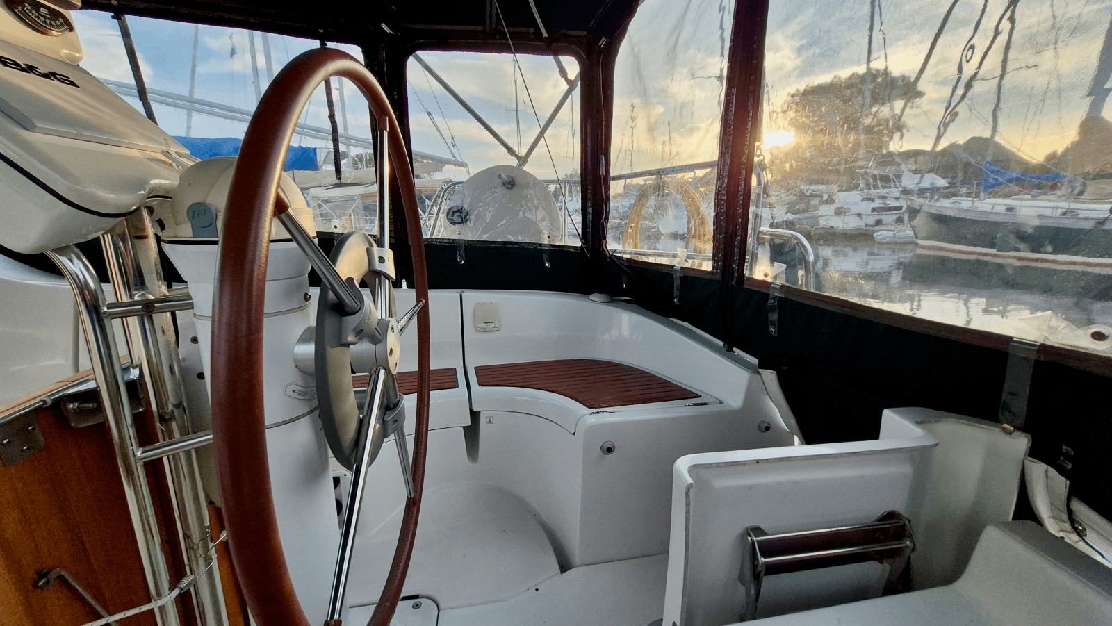 2005 Beneteau 323 - Photo 28