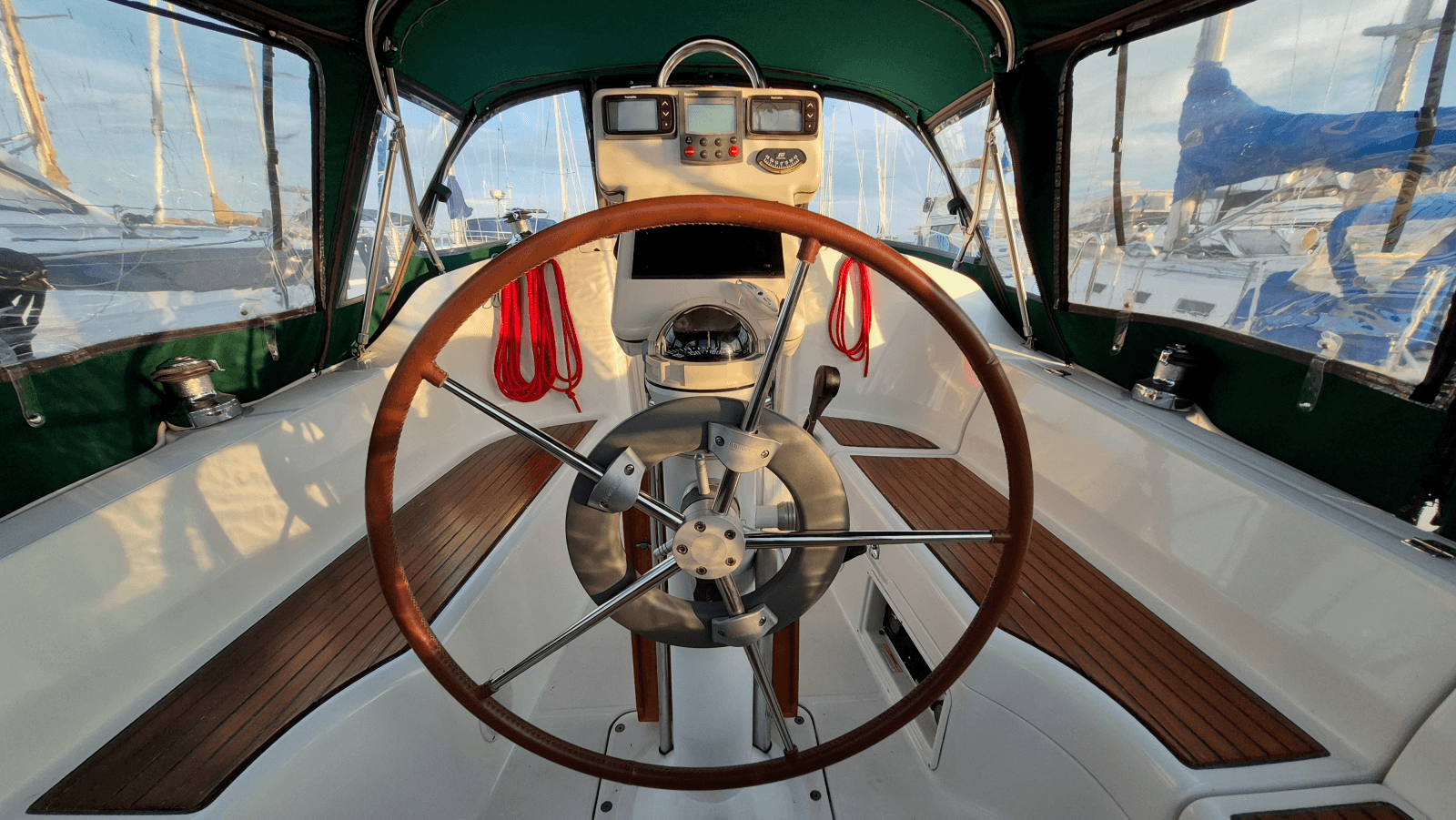 2005 Beneteau 323 - Photo 31