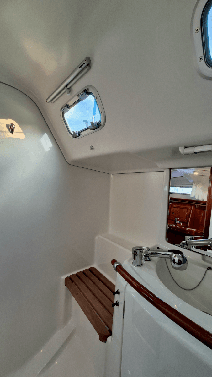2005 Beneteau 323 - Photo 56