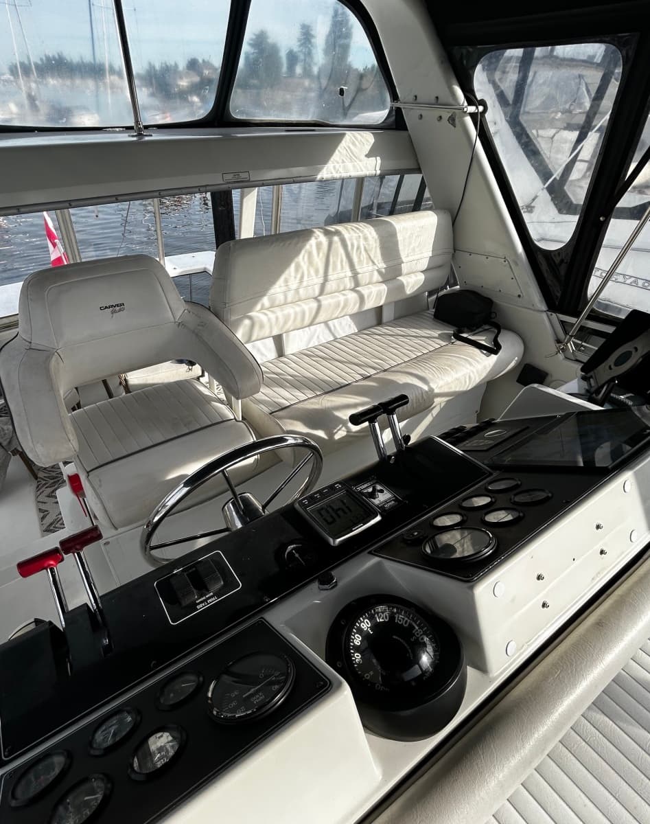 1994 Carver 390 - Photo 21