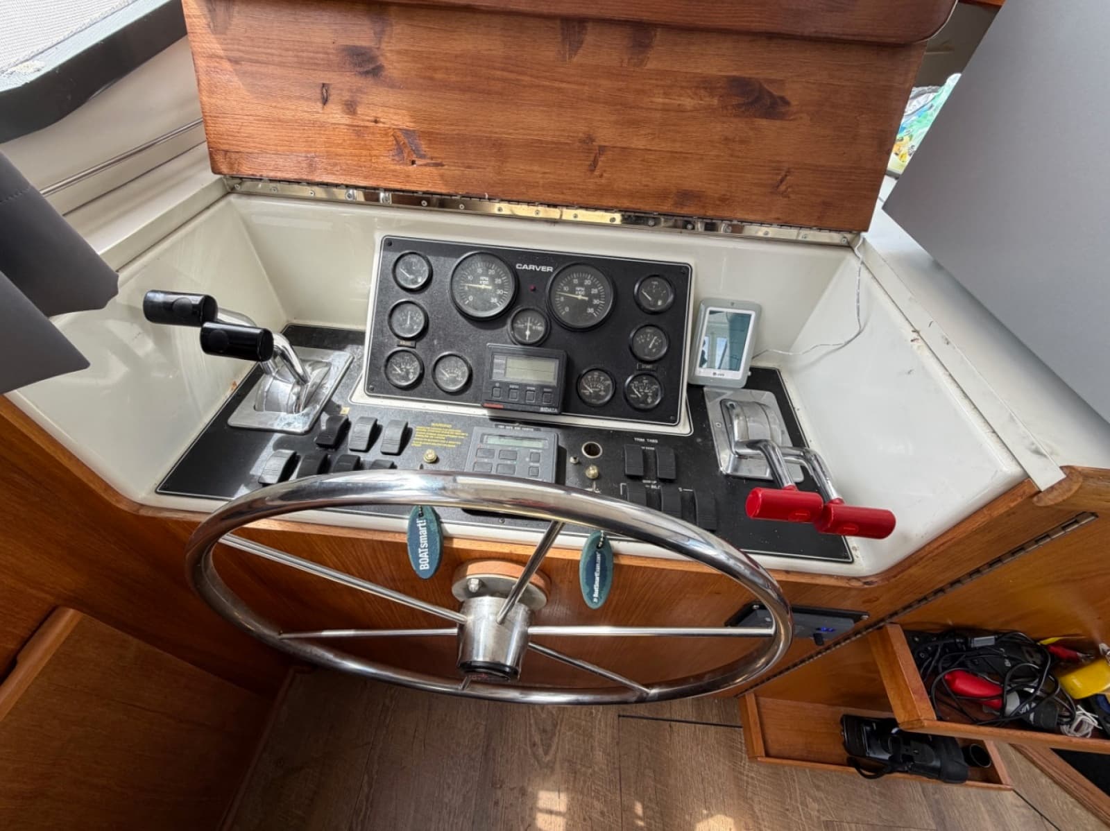 1994 Carver 390 - Photo 23