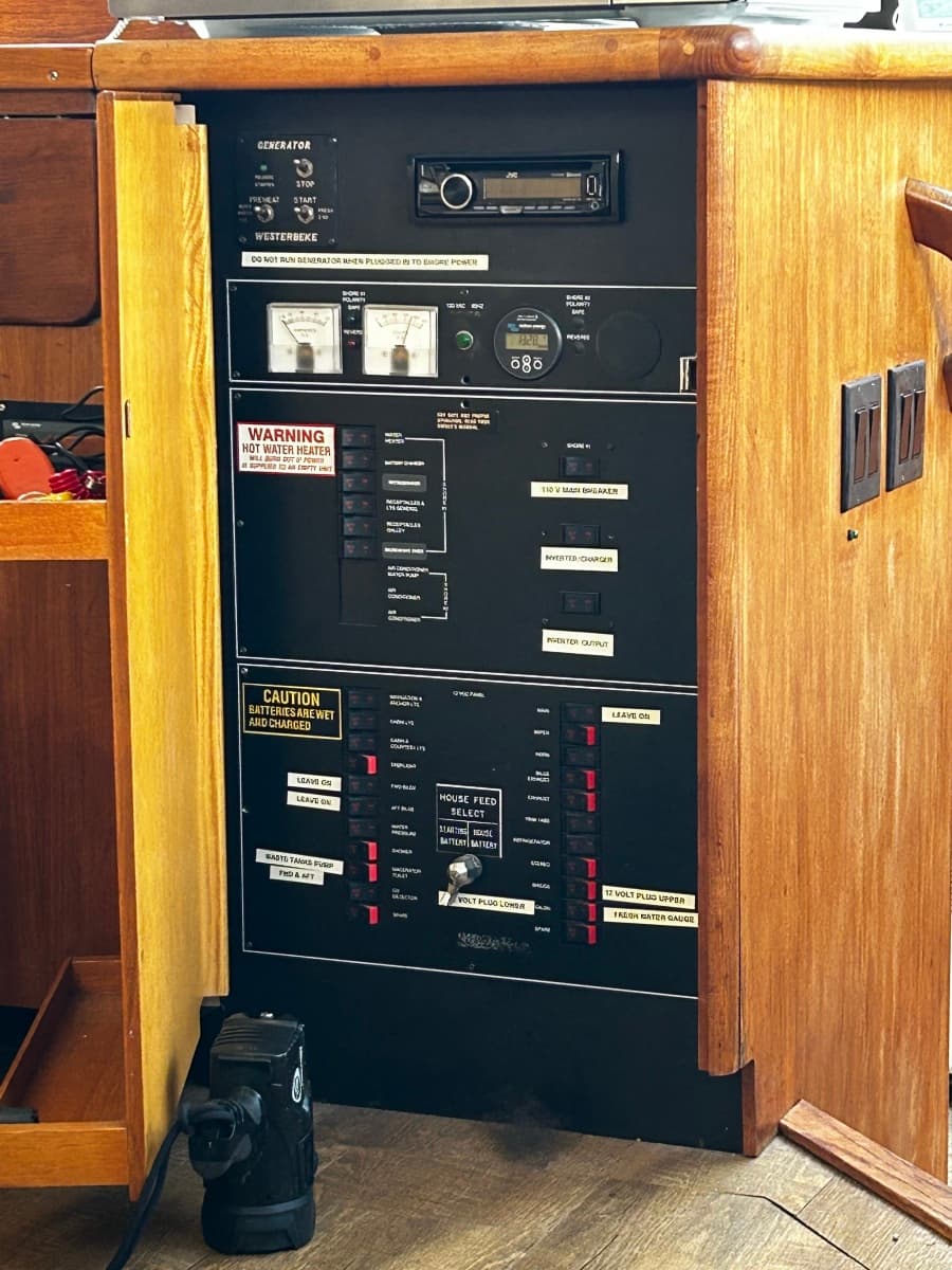 1994 Carver 390 - Photo 40