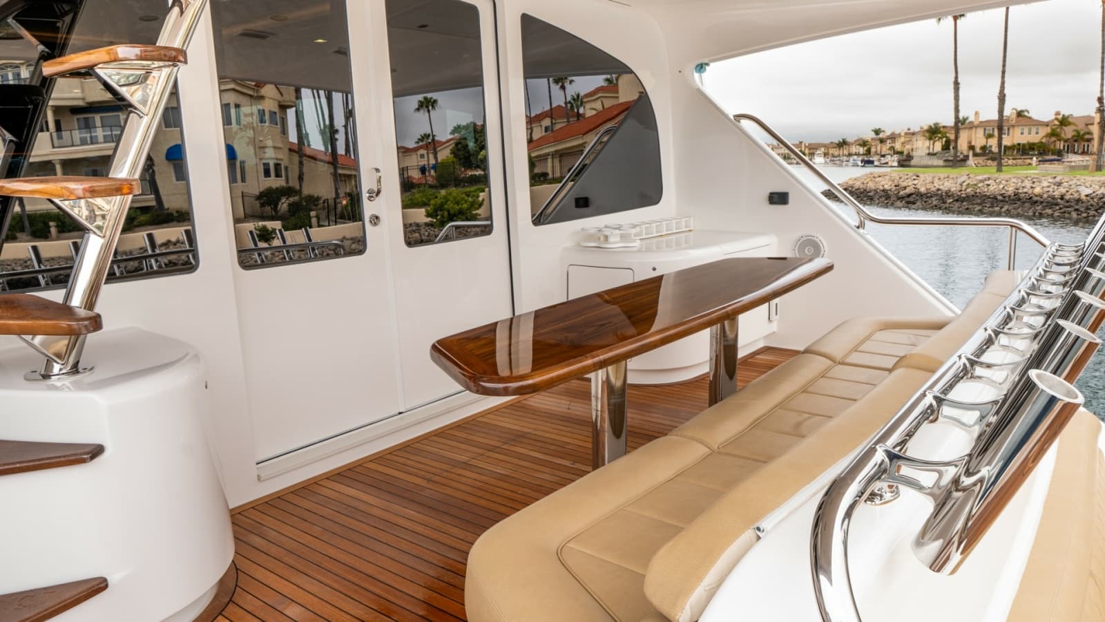 2020 Viking 92 Skybridge - Photo 67