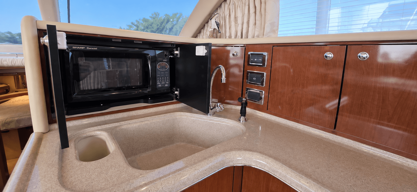 2003 Sea Ray 480 Sedan Bridge - Photo 30