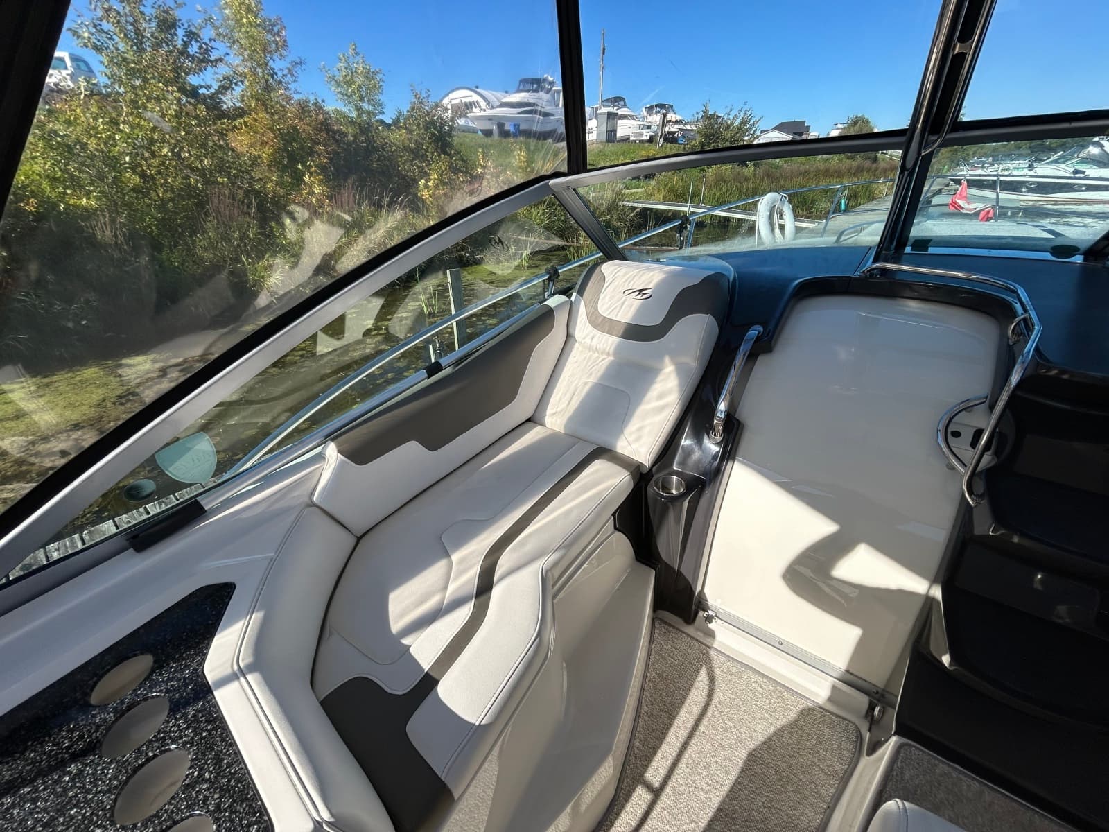 2013 Monterey 340 Sports Yacht - Photo 9