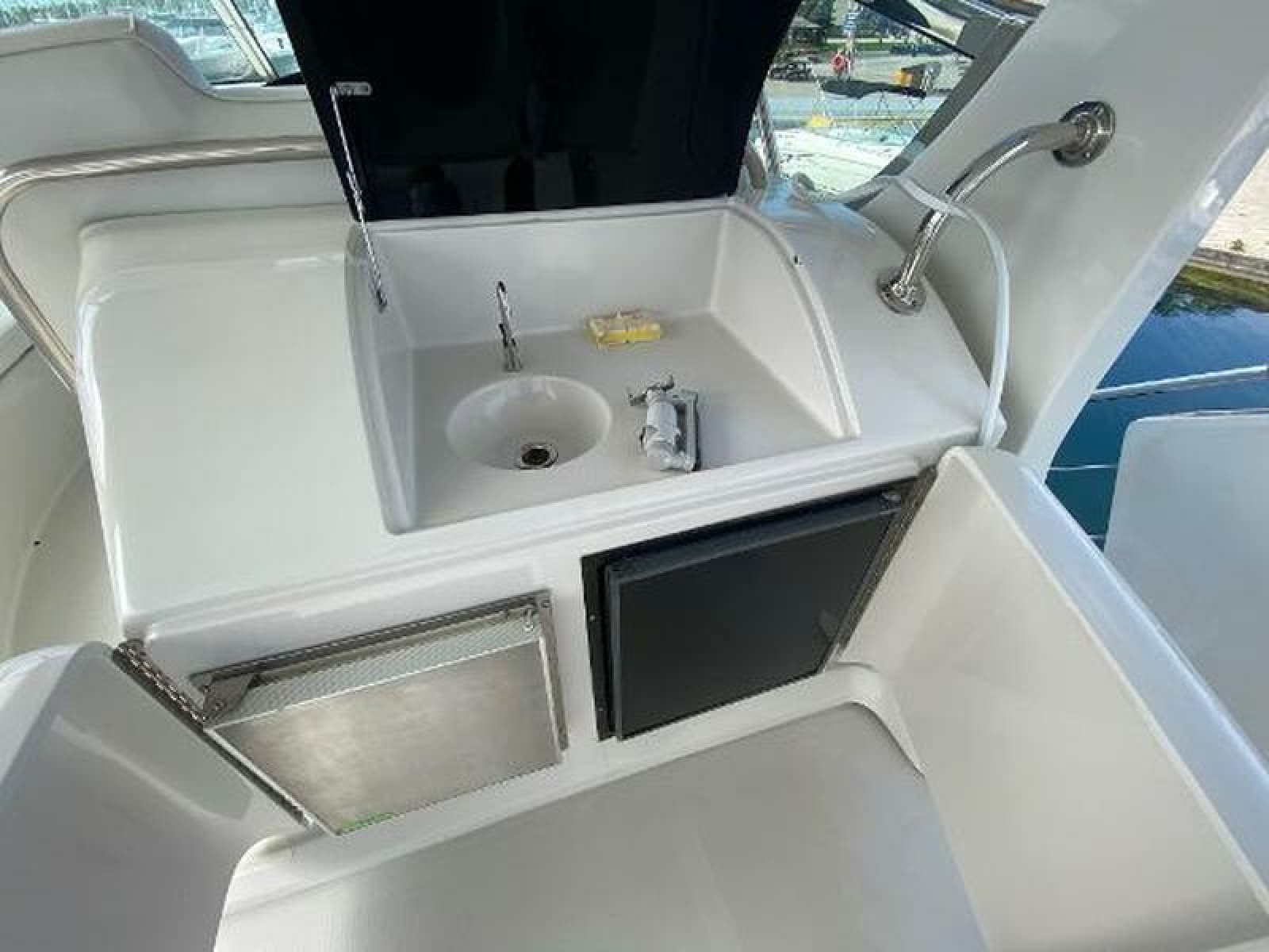 1999 Bluewater 5200 - Photo 12