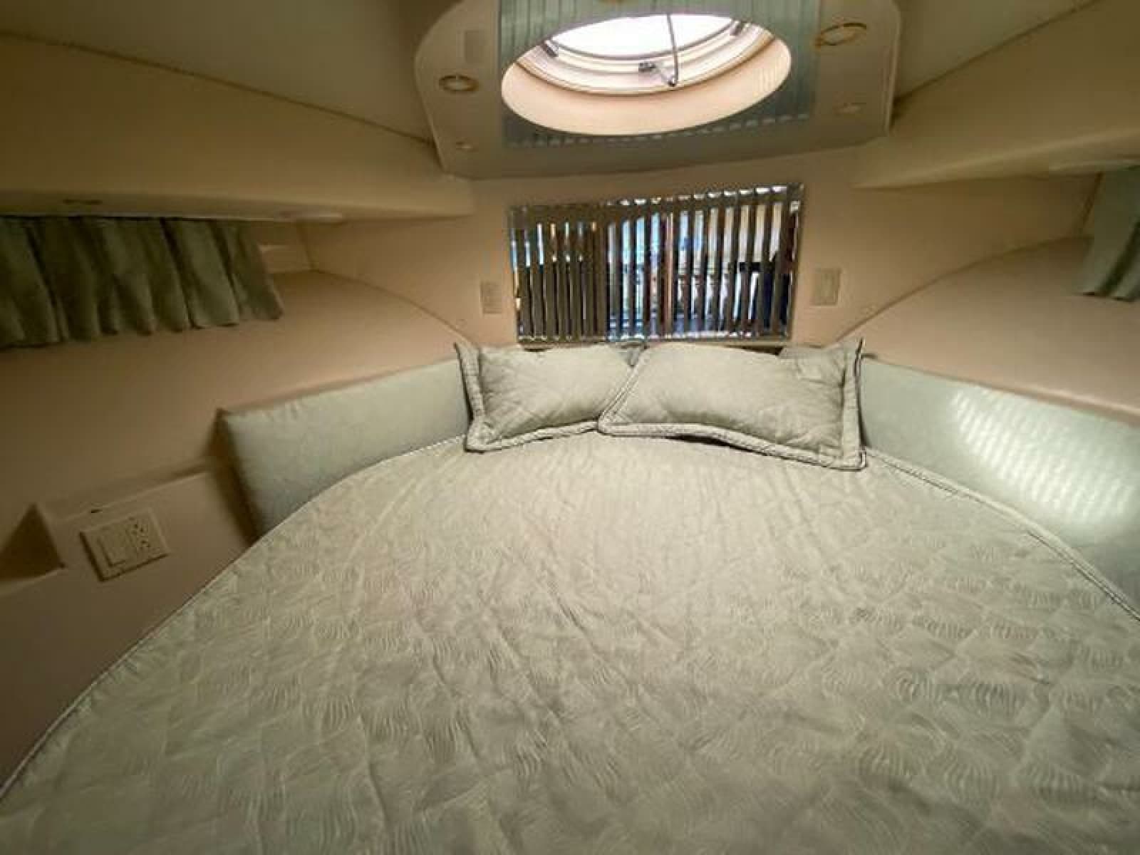 1999 Bluewater 5200 - Photo 18