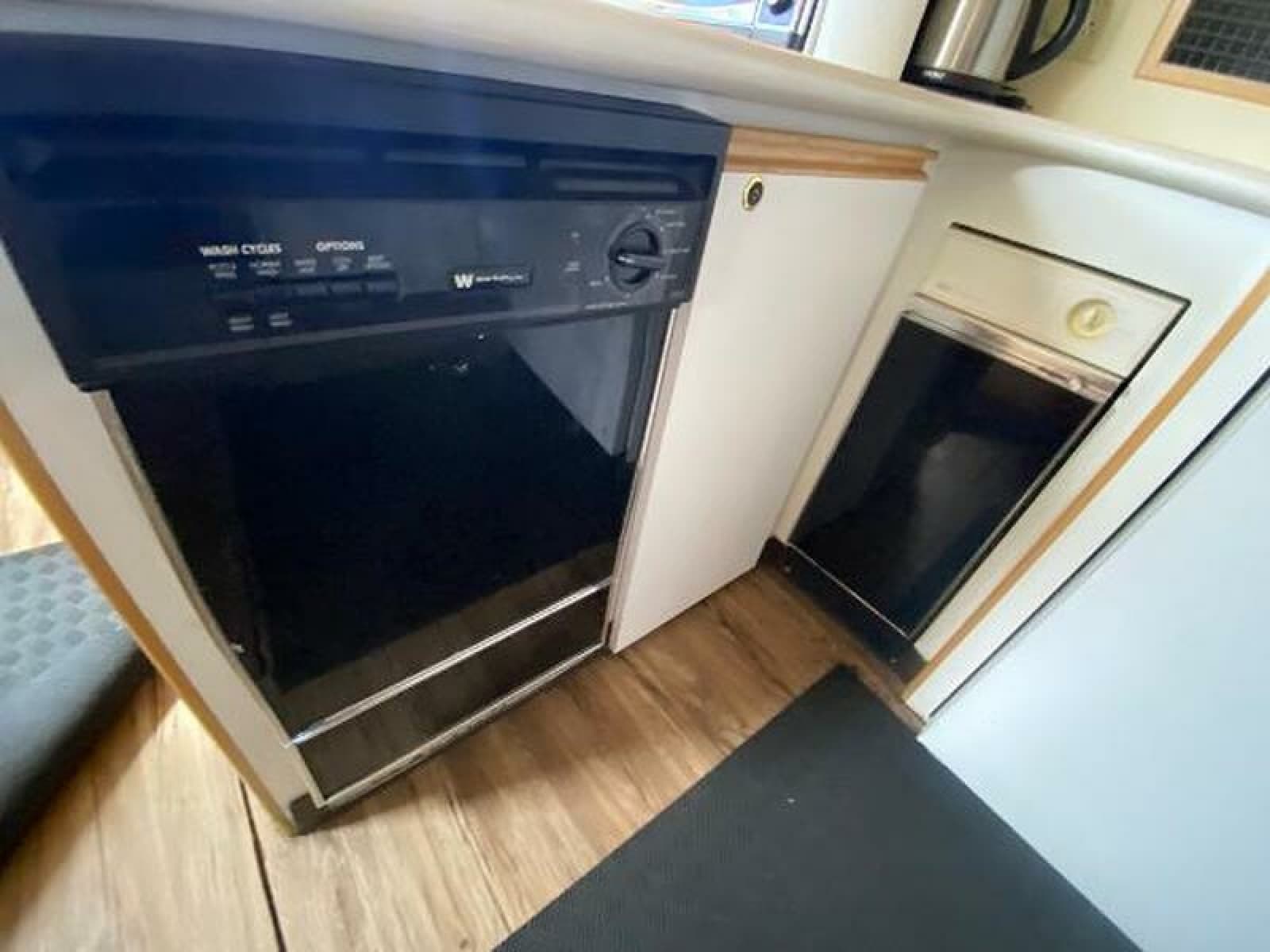 1999 Bluewater 5200 - Photo 21