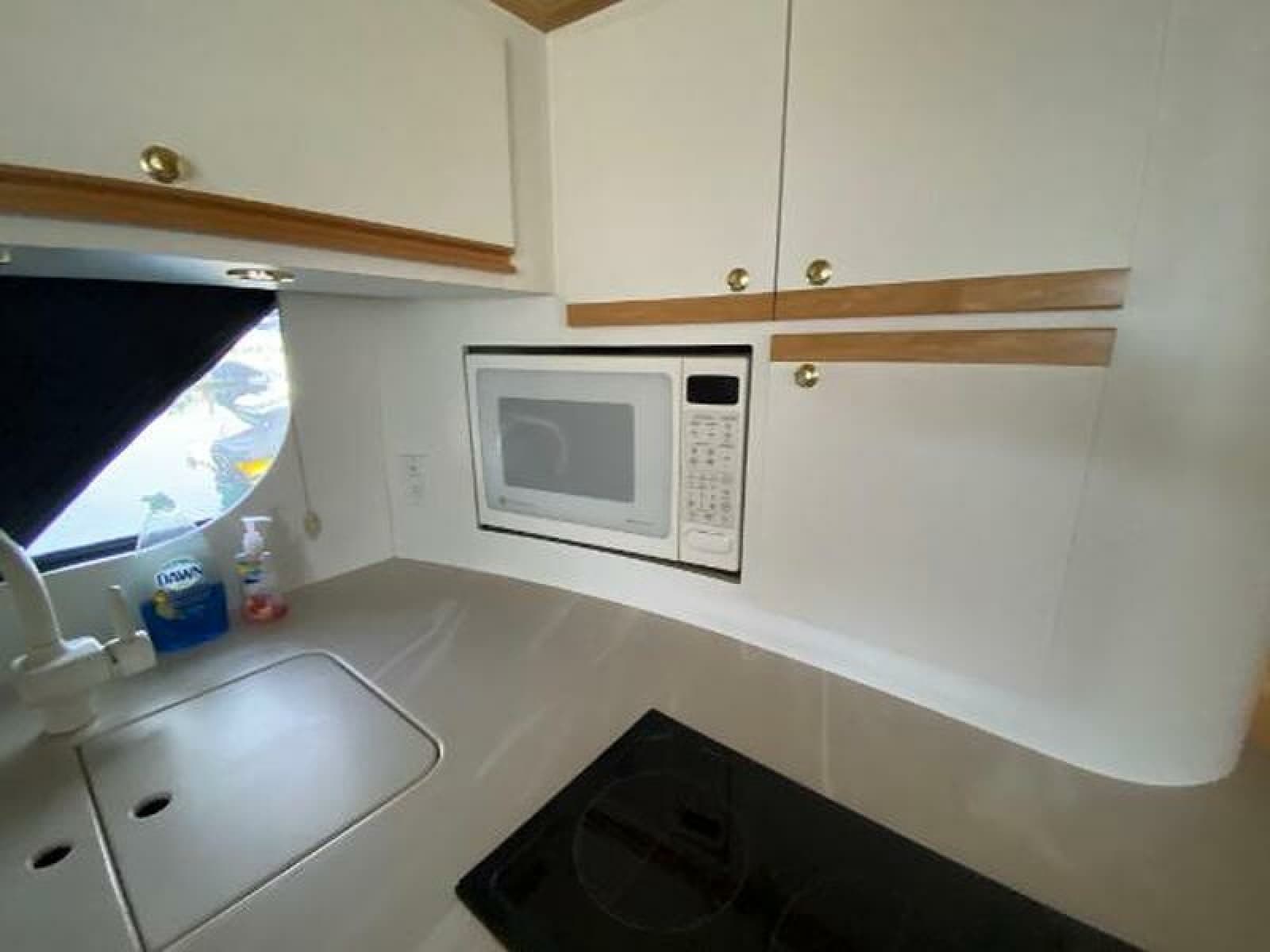 1999 Bluewater 5200 - Photo 23