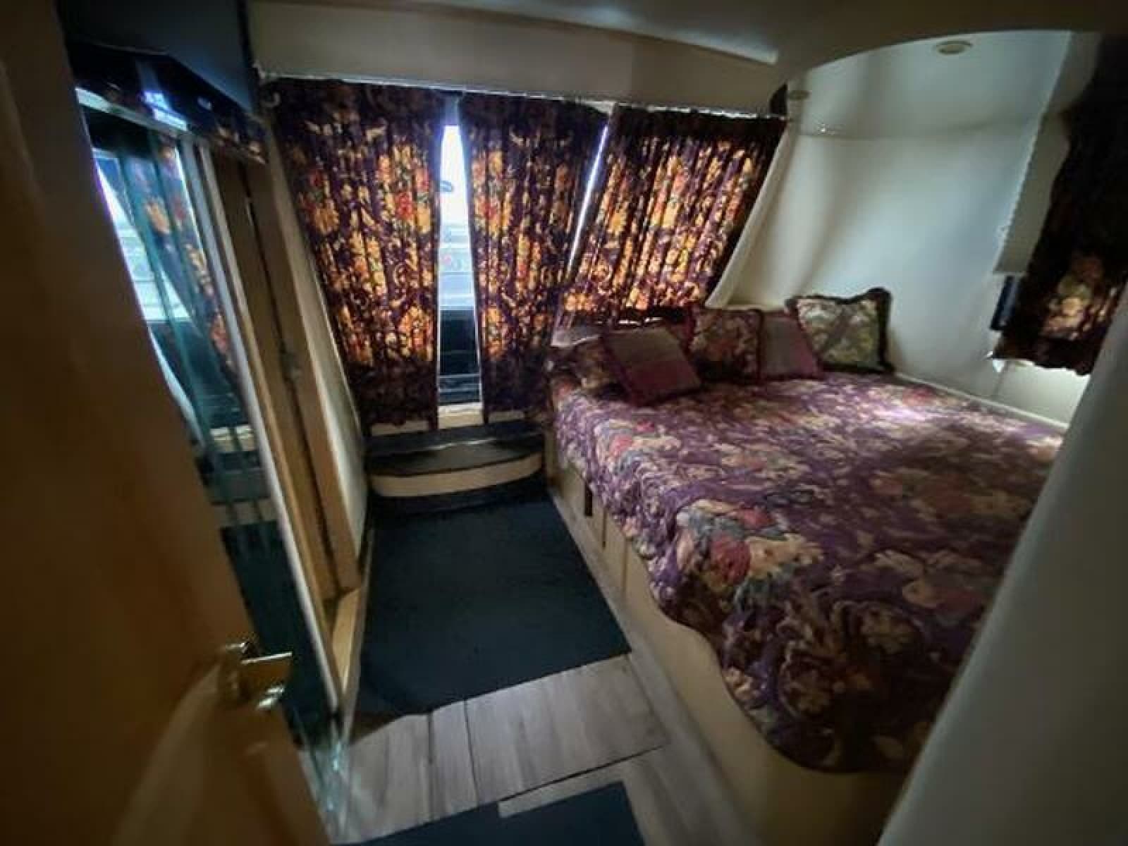 1999 Bluewater 5200 - Photo 27