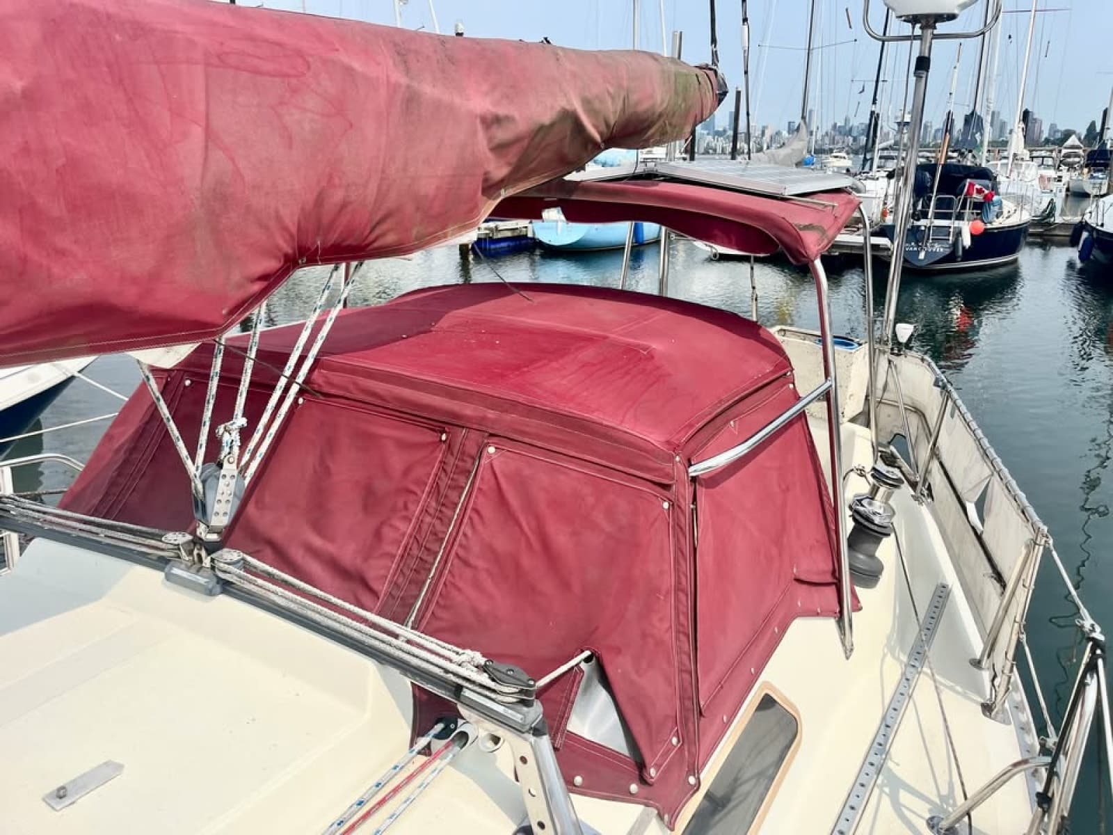 1981 Islander 36 - Photo 4