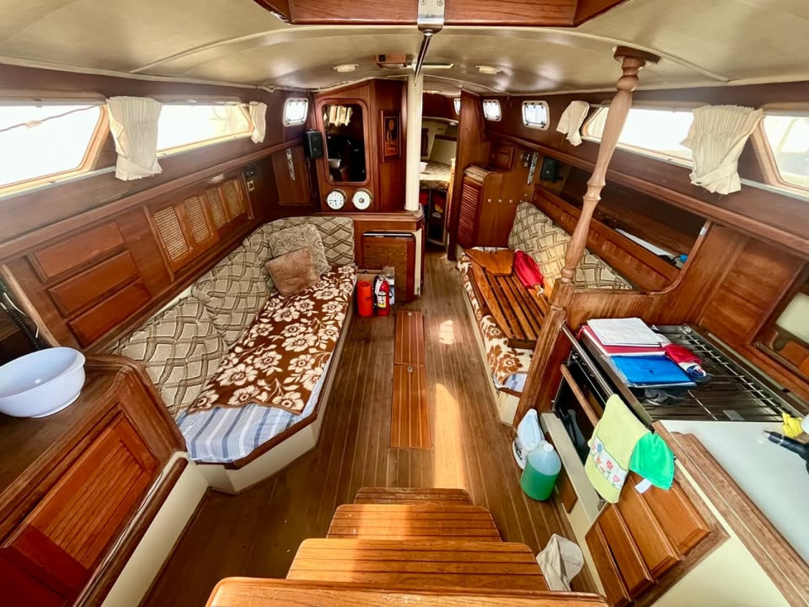 1981 Islander 36 - Photo 10
