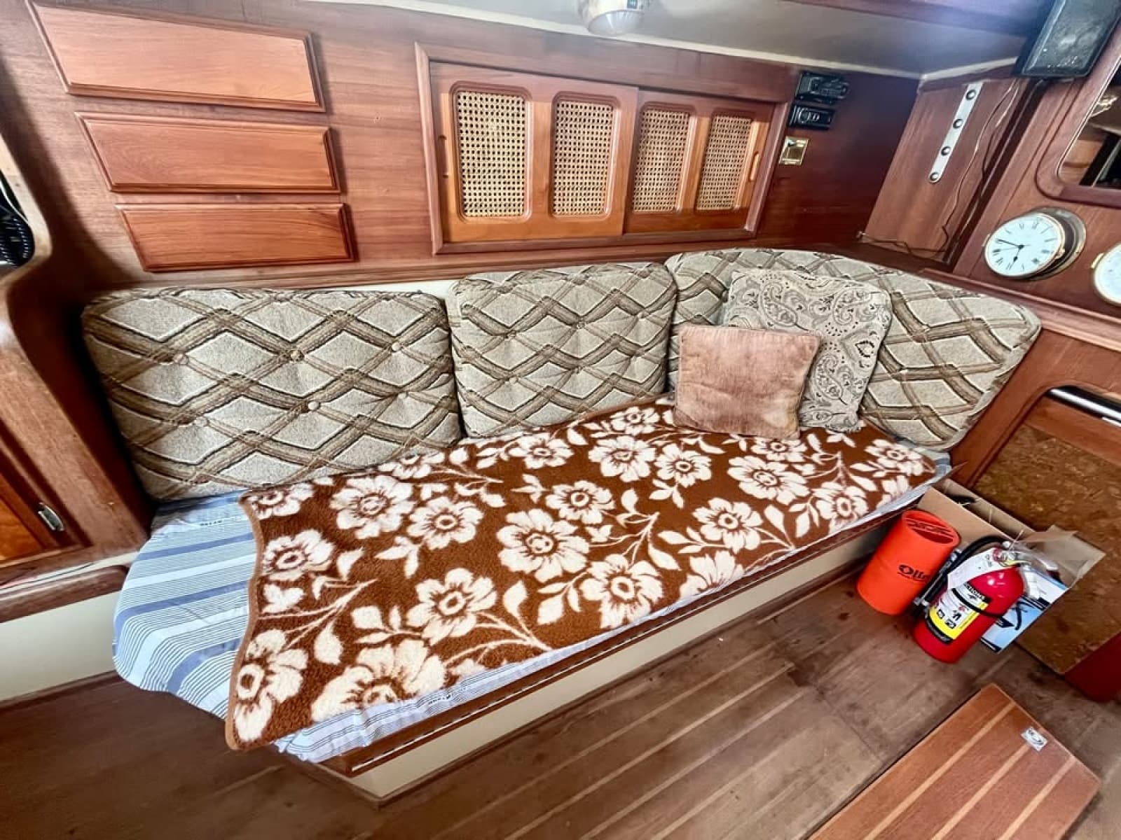 1981 Islander 36 - Photo 11