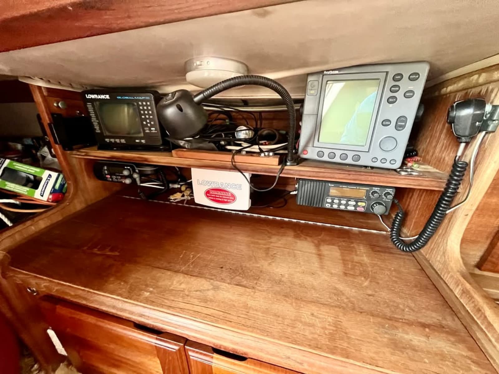 1981 Islander 36 - Photo 16