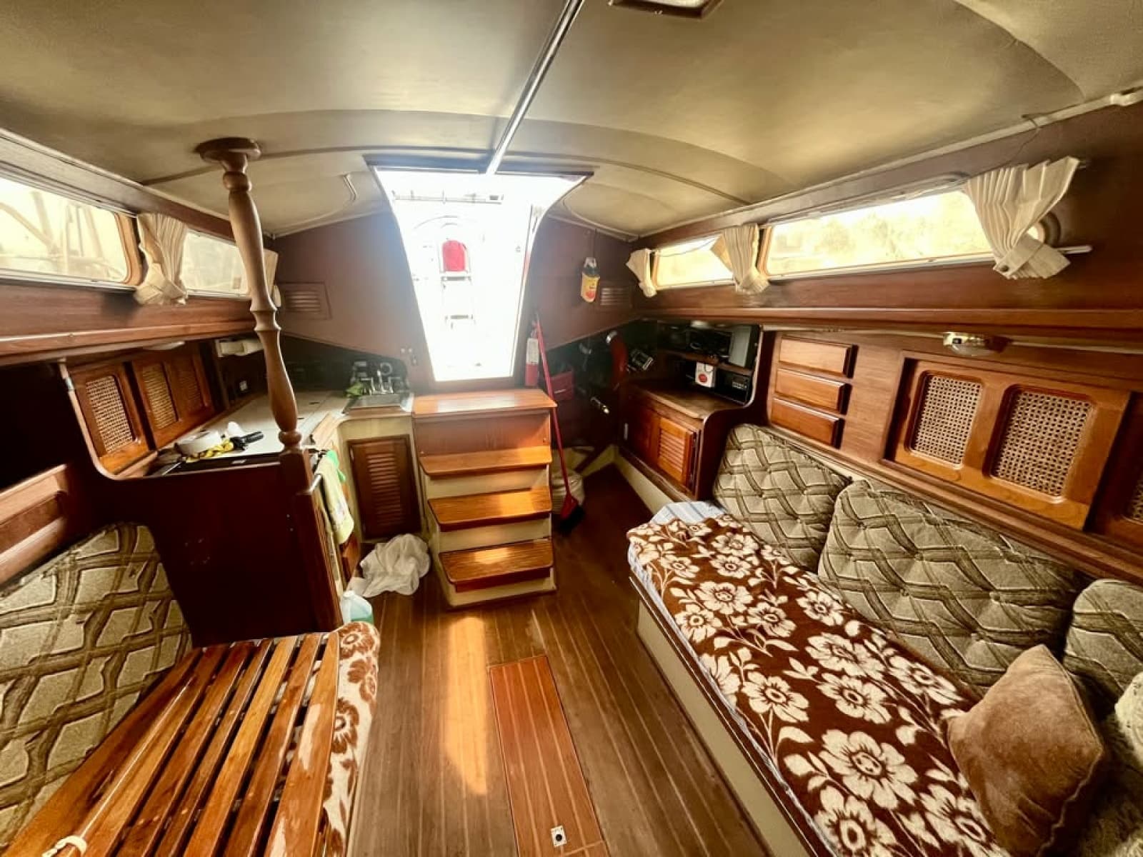 1981 Islander 36 - Photo 14