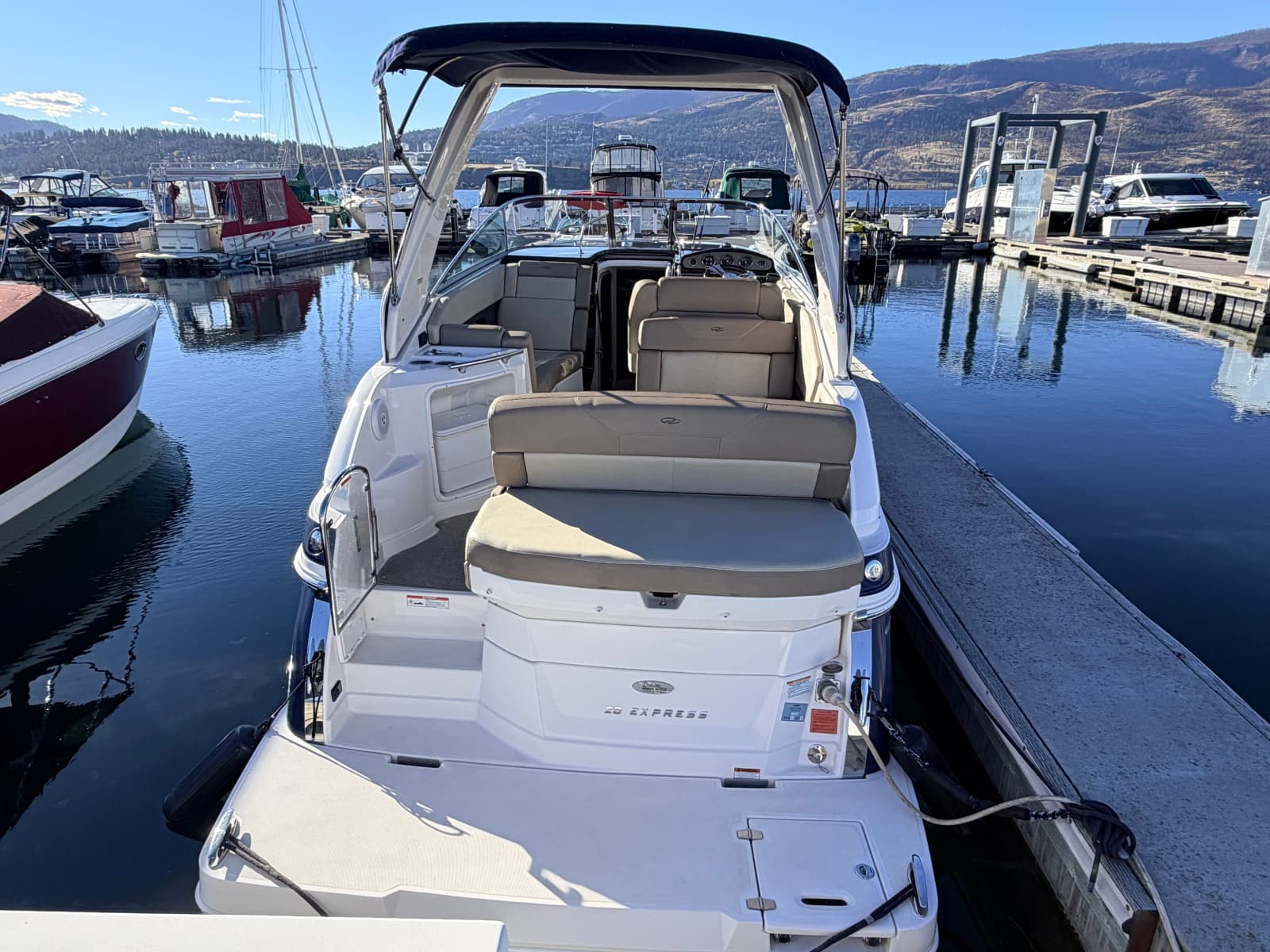 2014 Regal 28 Express - Photo 3
