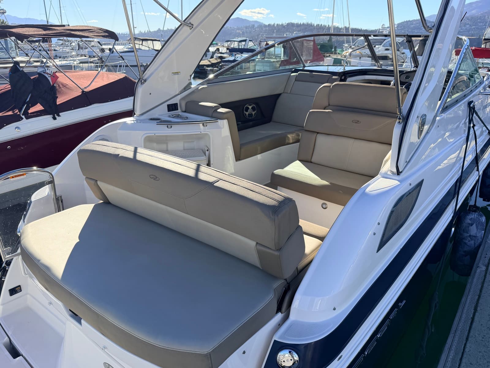 2014 Regal 28 Express - Photo 4